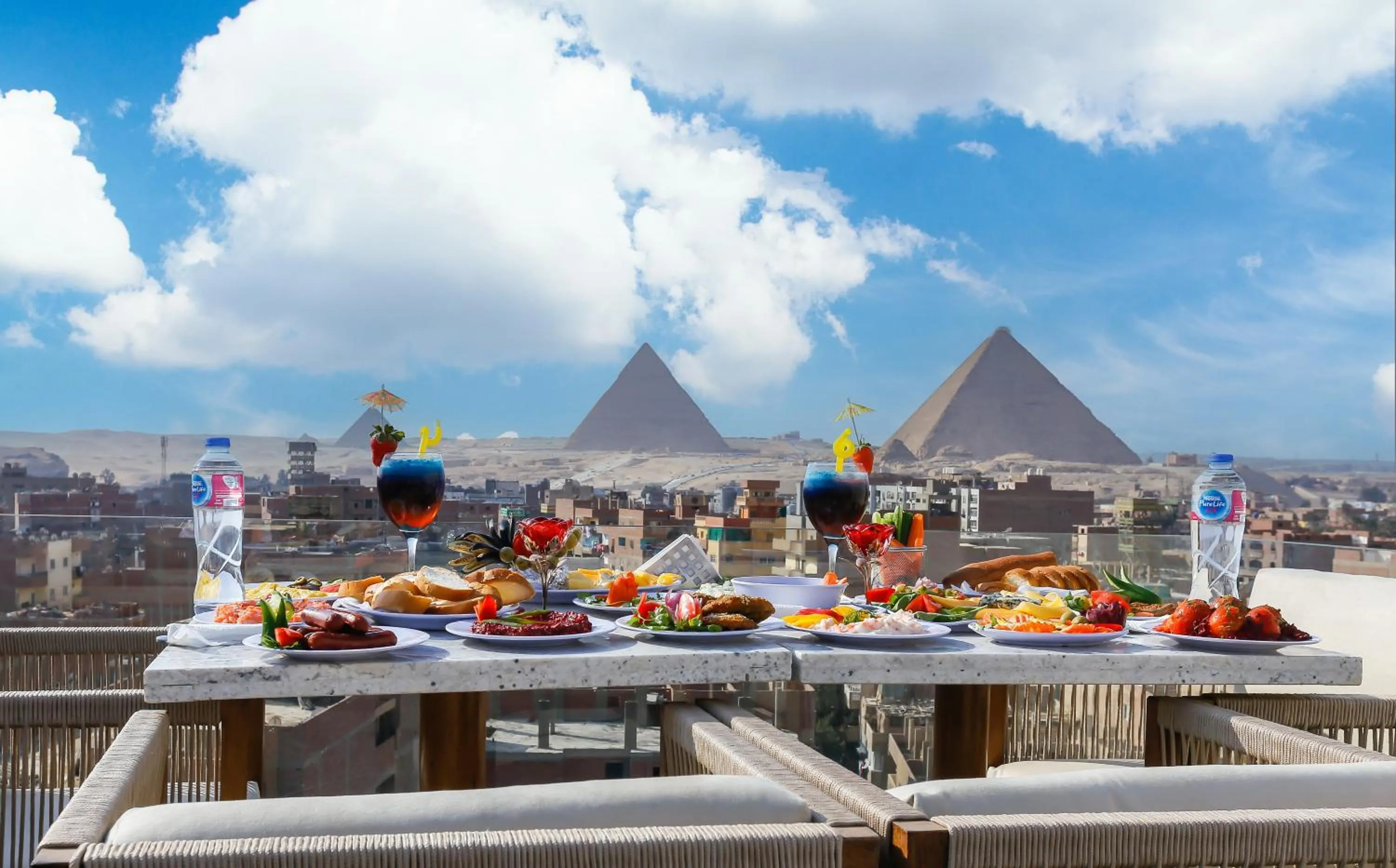 Restaurant/places to eat in Rixoss tower Pyramids View