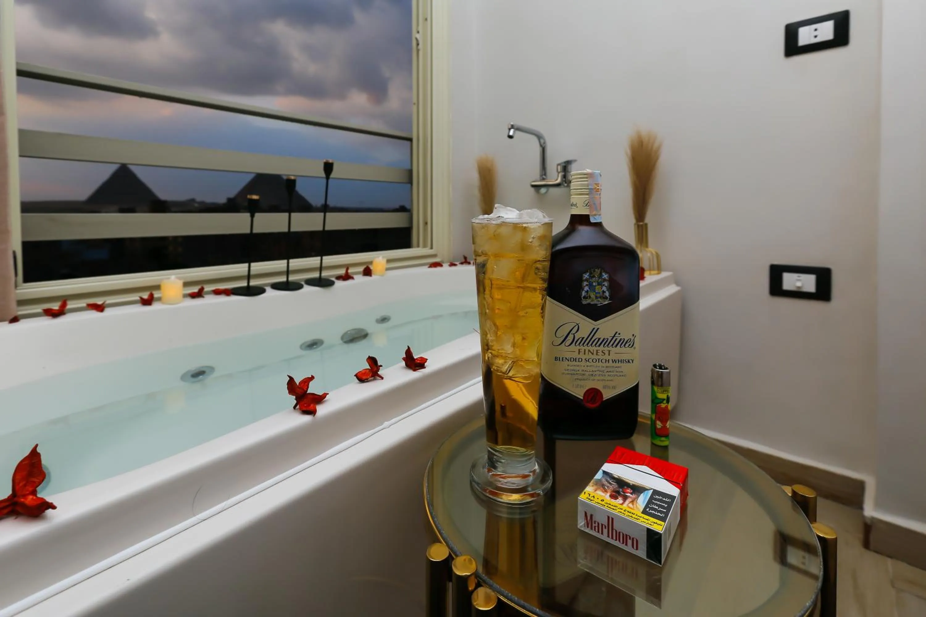 Hot Tub in Rixoss tower Pyramids View