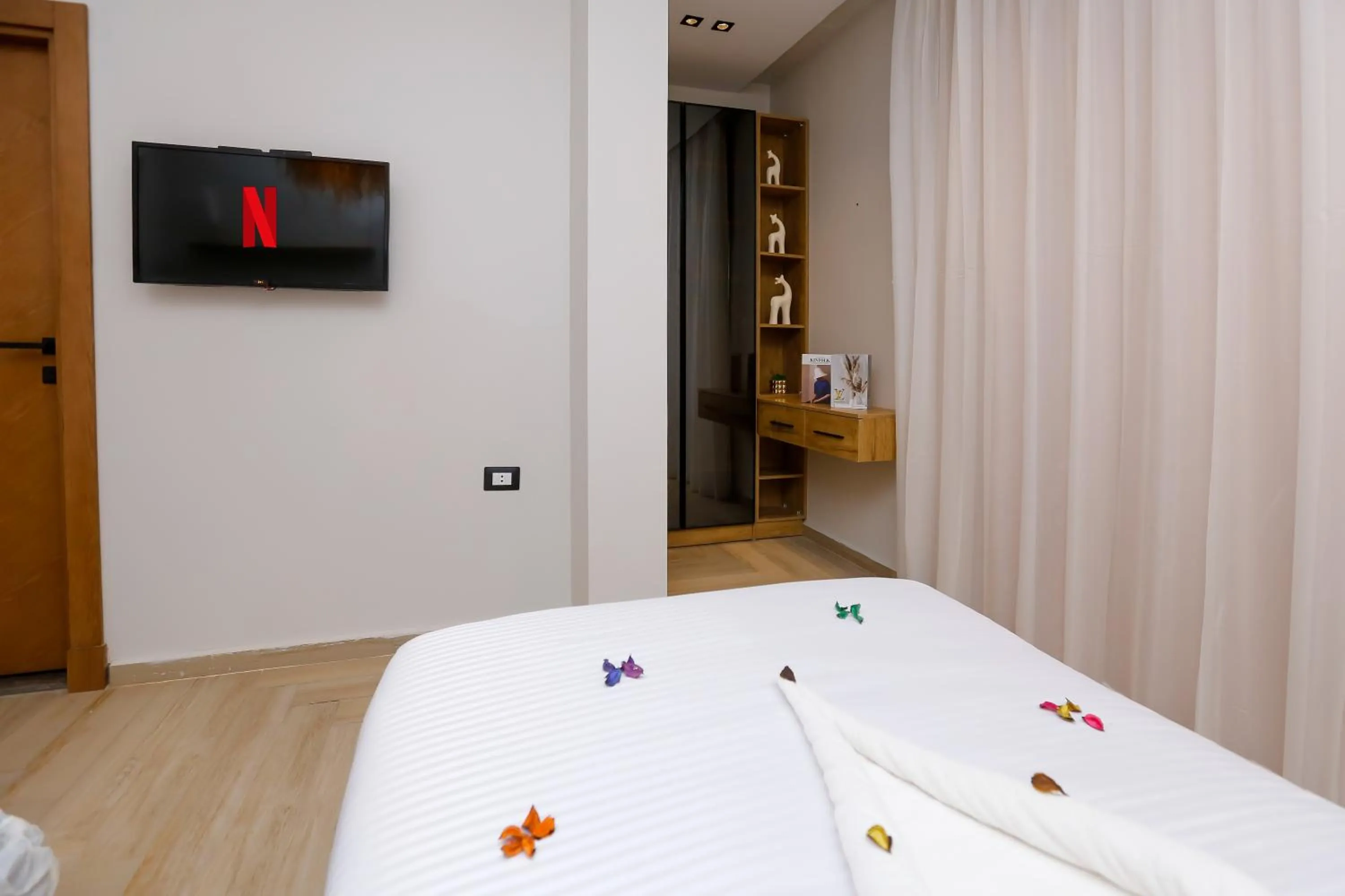 Communal lounge/ TV room, Bed in Rixoss tower Pyramids View