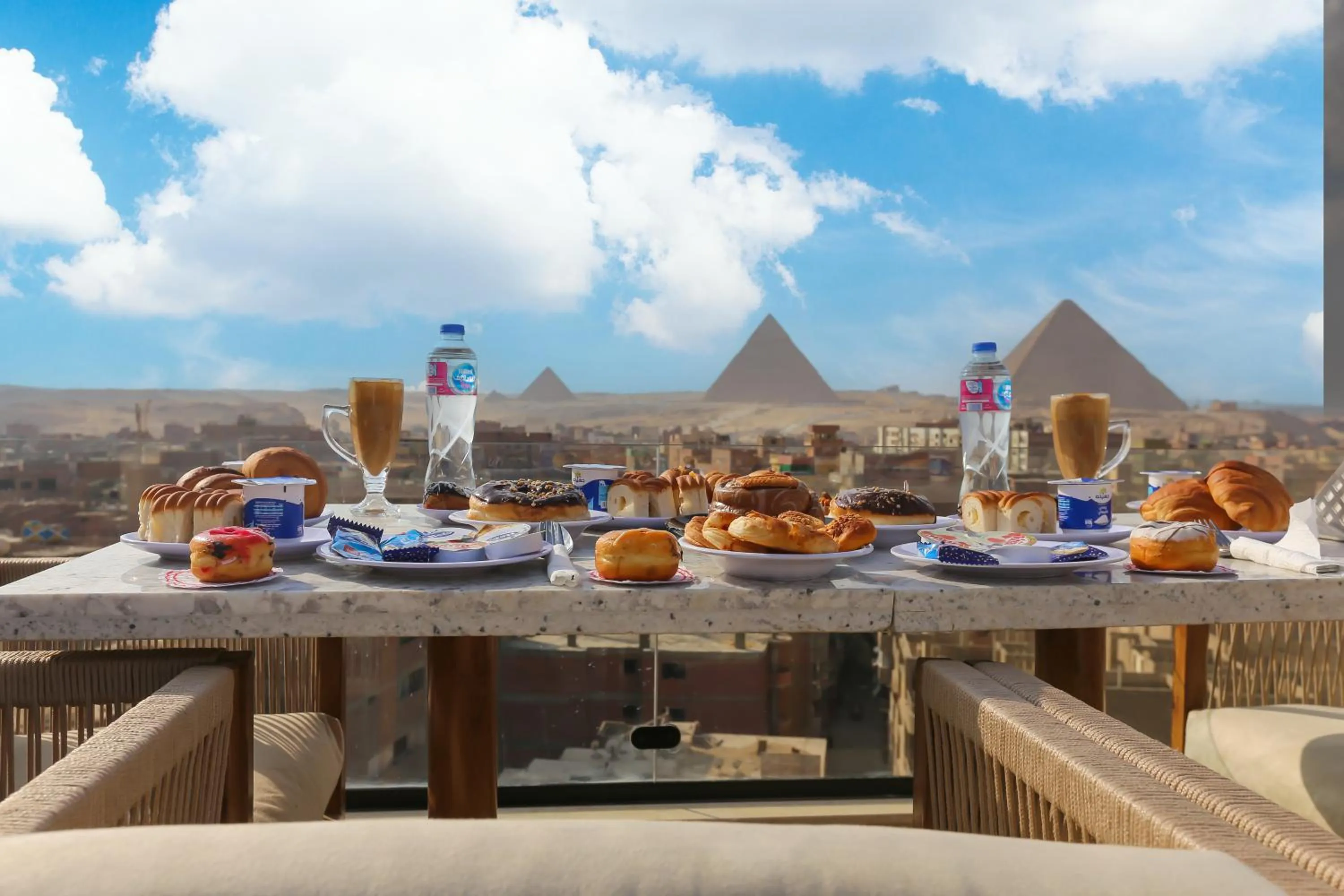 Restaurant/places to eat in Rixoss tower Pyramids View