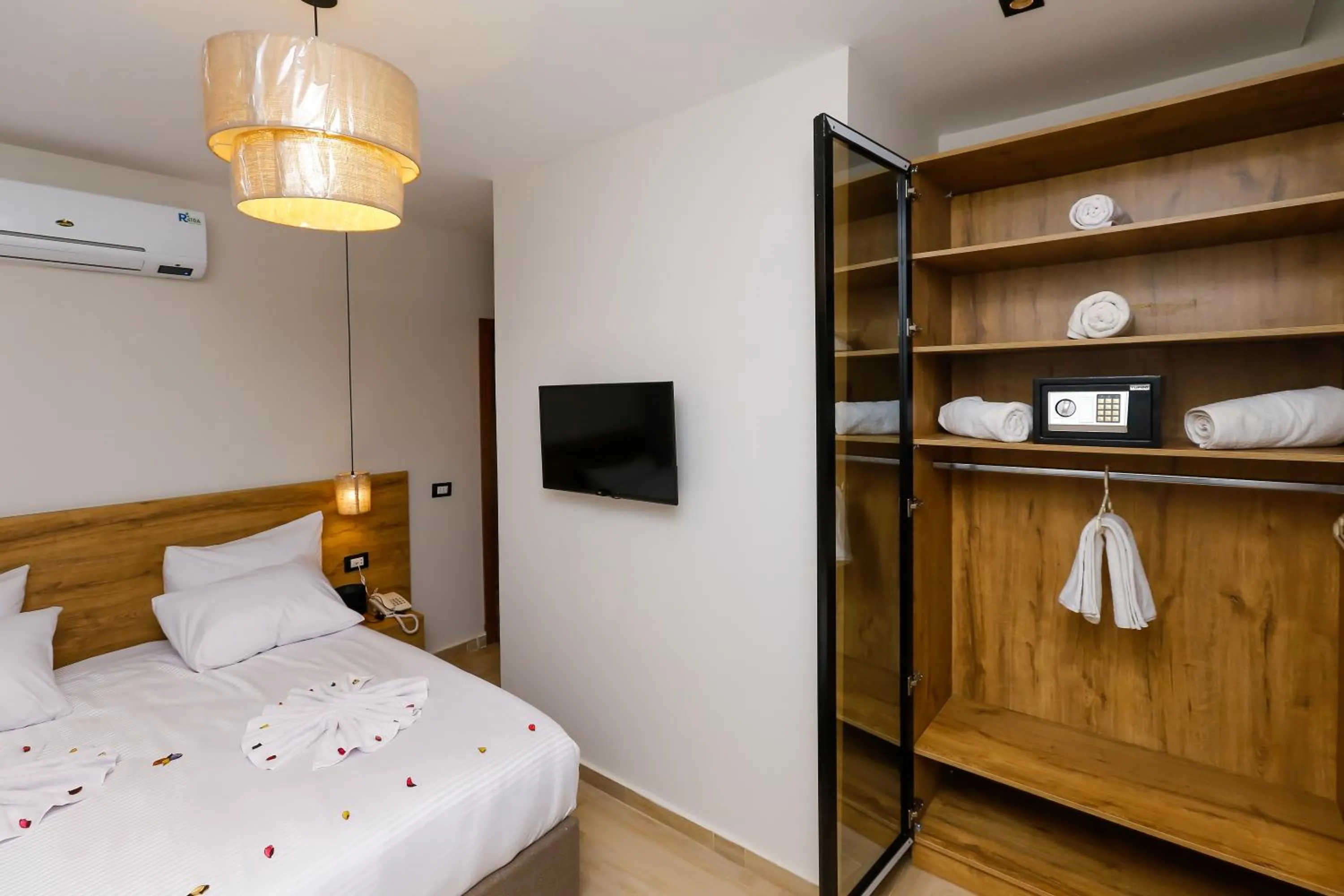 Bed in Rixoss tower Pyramids View