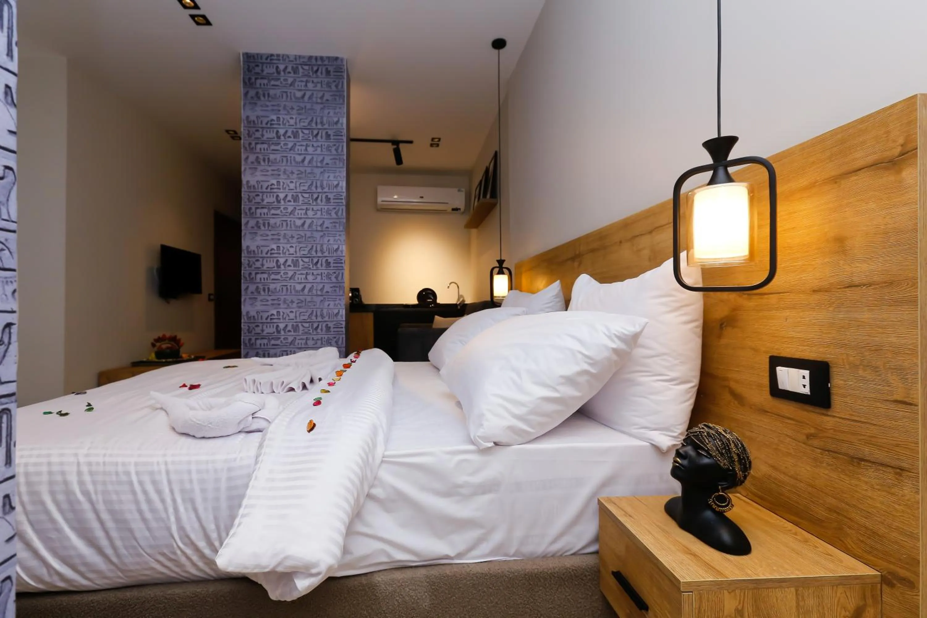 Bed in Rixoss tower Pyramids View