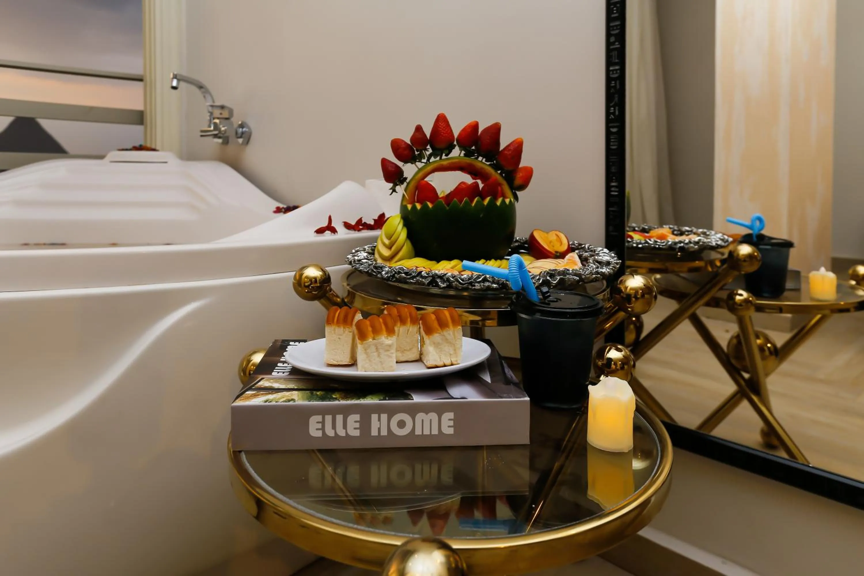 Hot Tub in Rixoss tower Pyramids View