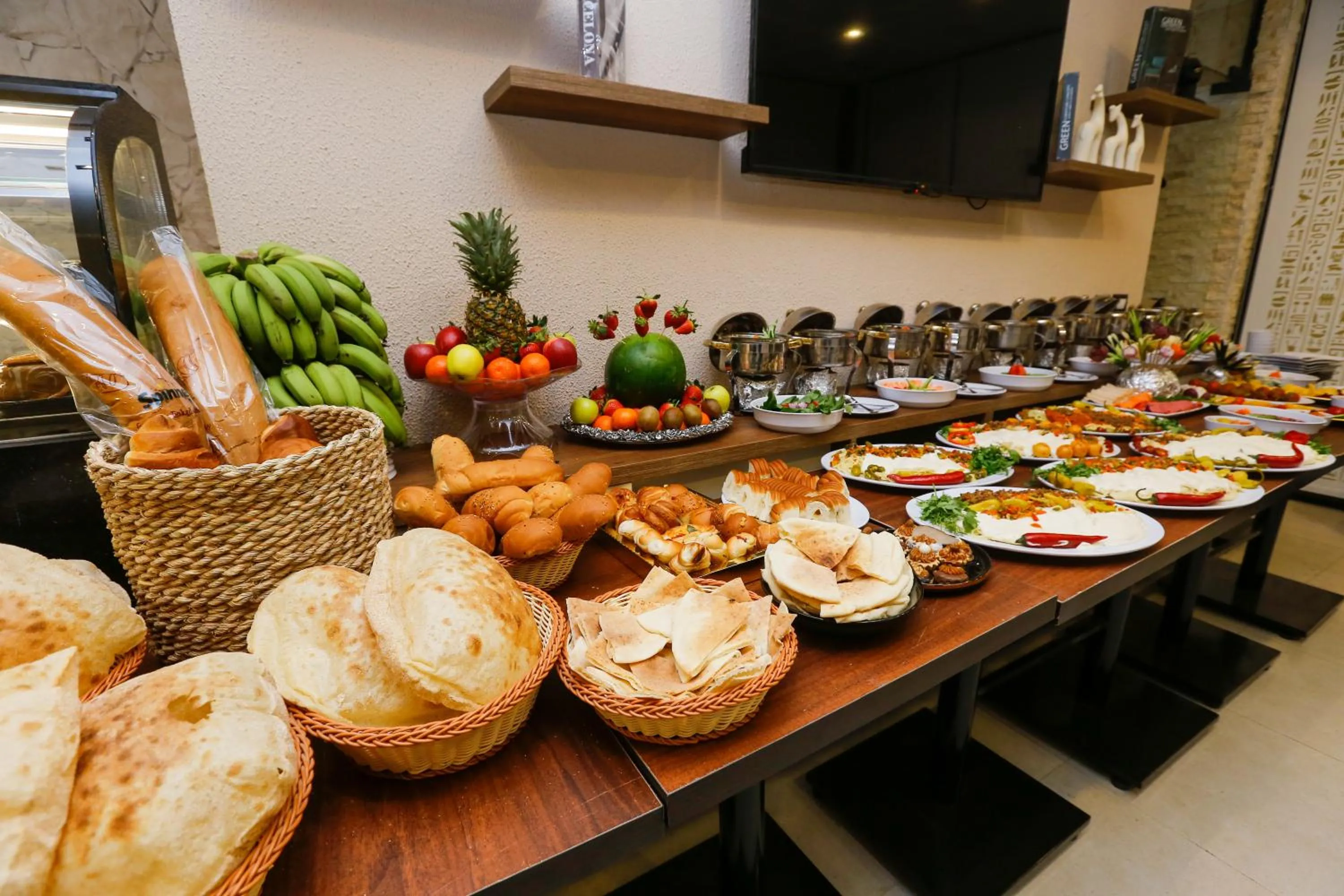 Food and drinks in Rixoss tower Pyramids View