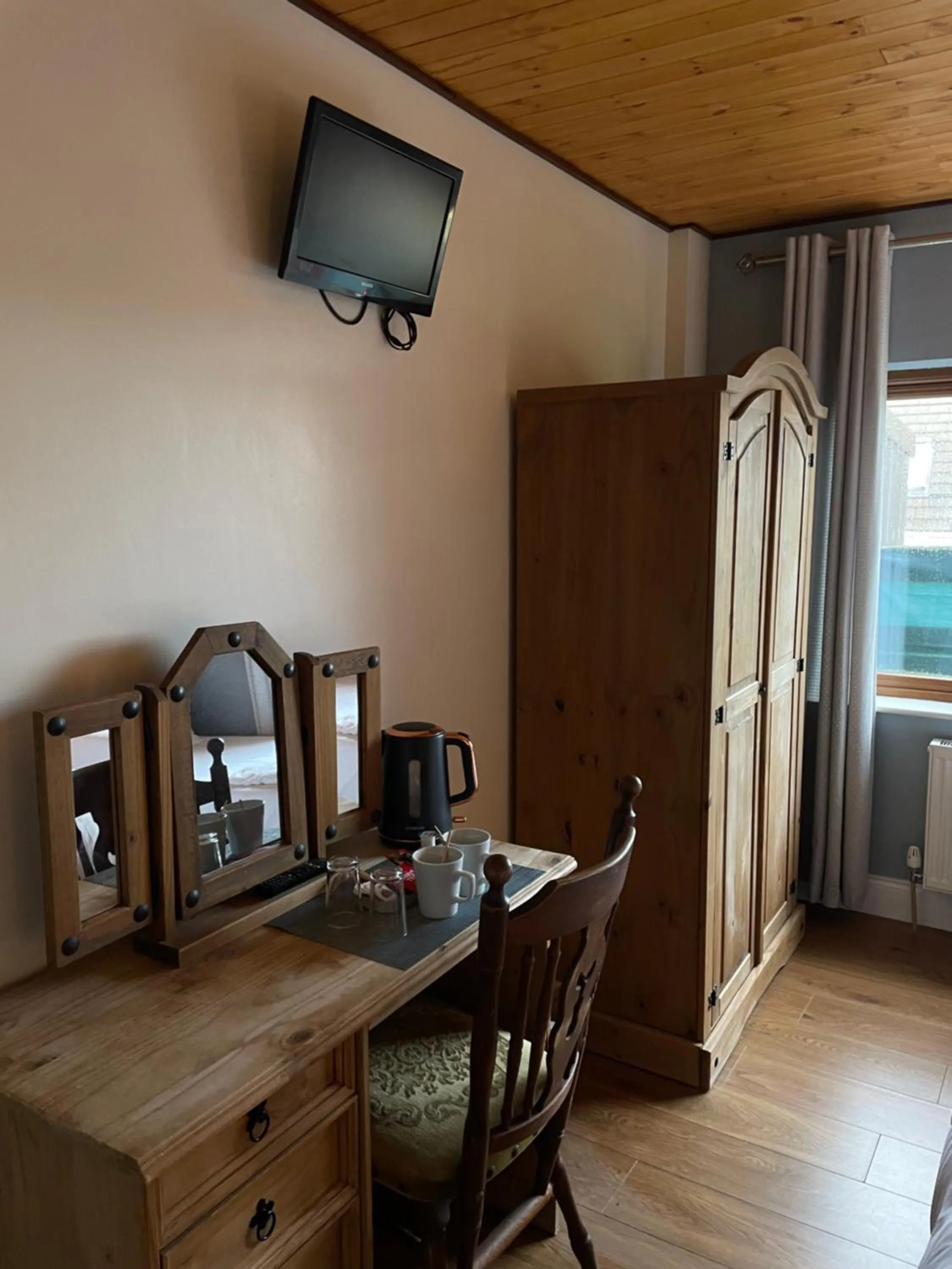 furniture in The Coastguard House @ Tigh T.P.