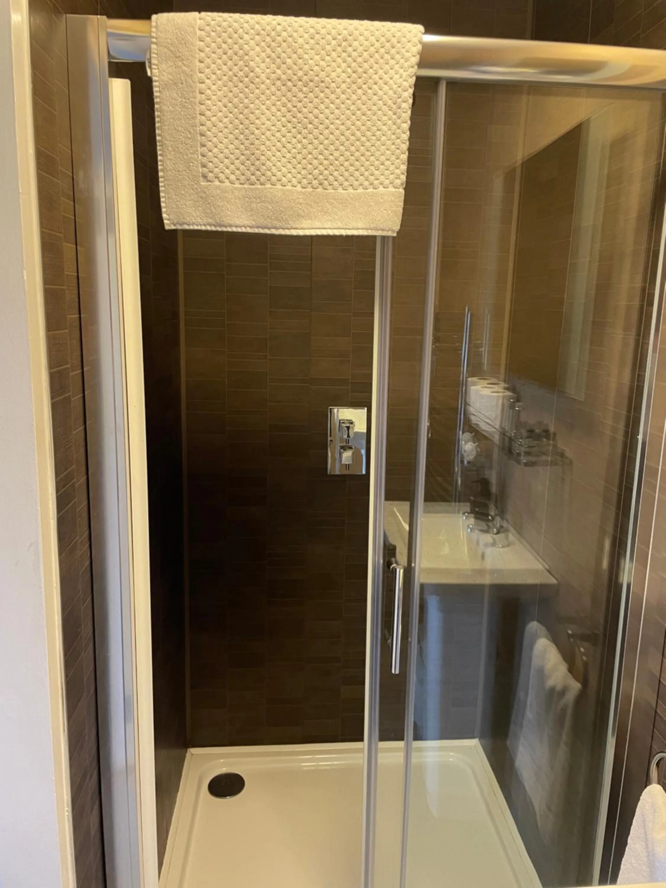 Shower in The Coastguard House @ Tigh T.P.