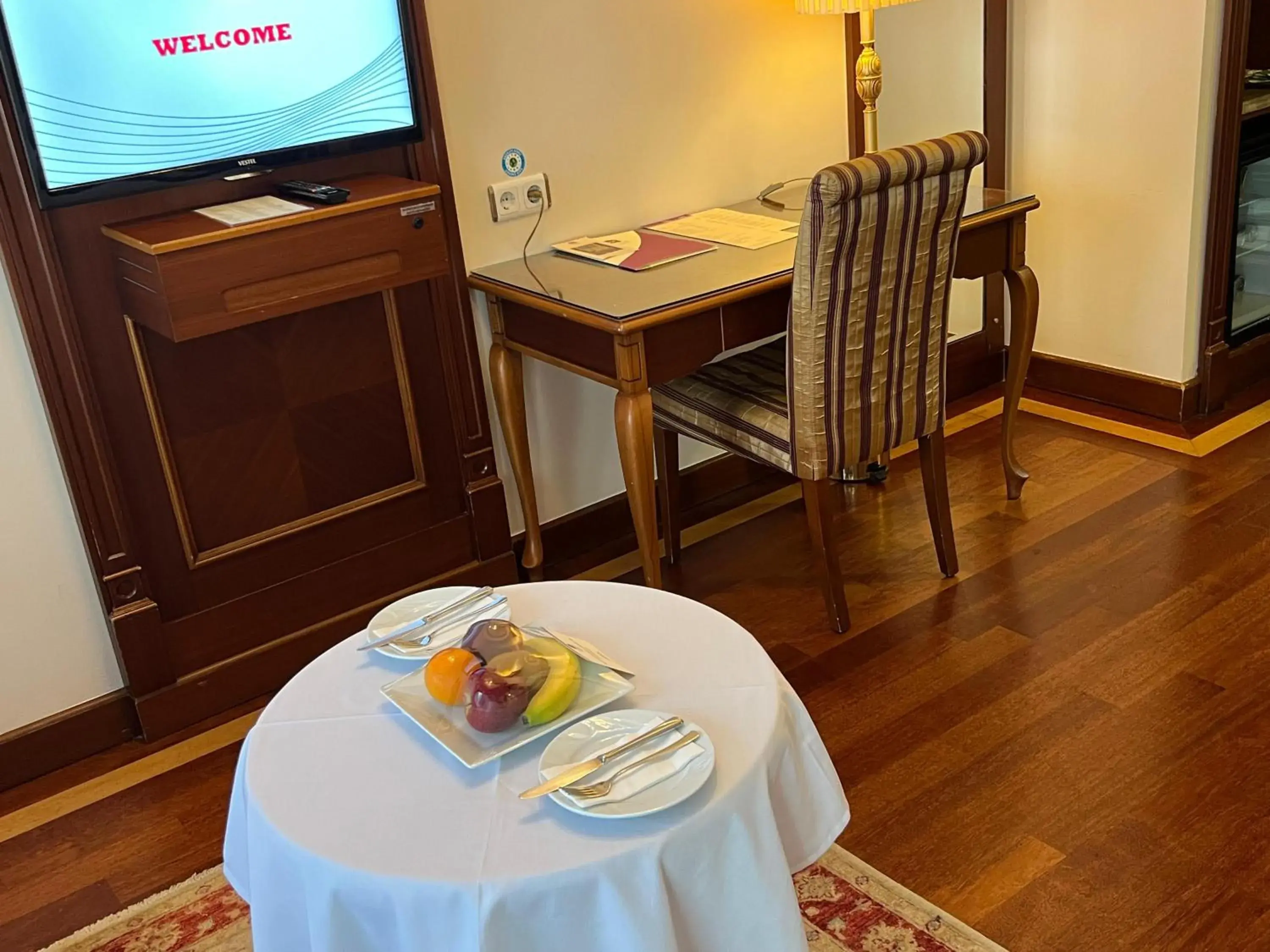 Food and drinks in GLK PREMIER Regency Suites & Spa Food and drinks in GLK PREMIER Regency Suites & Spa