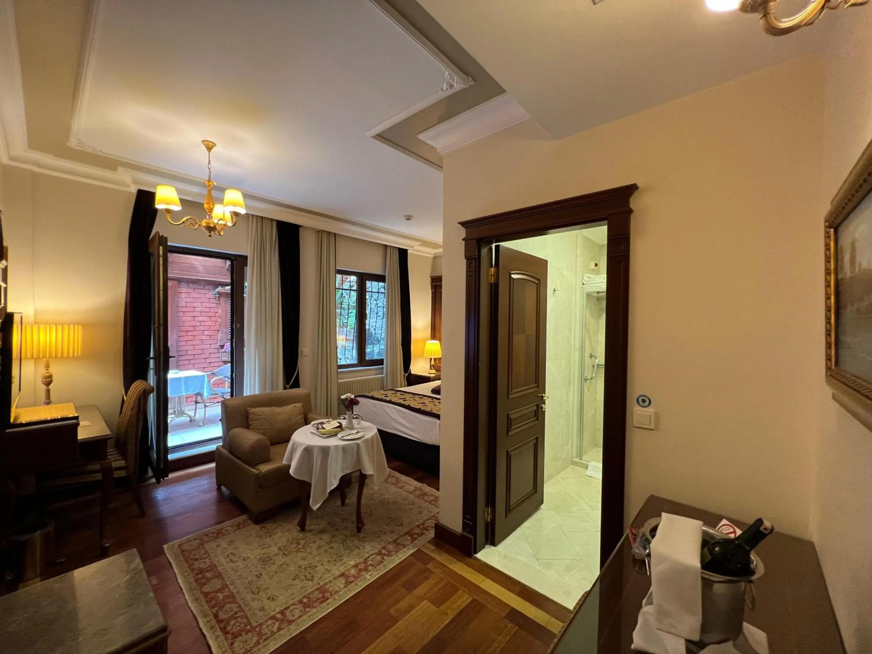 Living room, Bed in GLK PREMIER Regency Suites & Spa