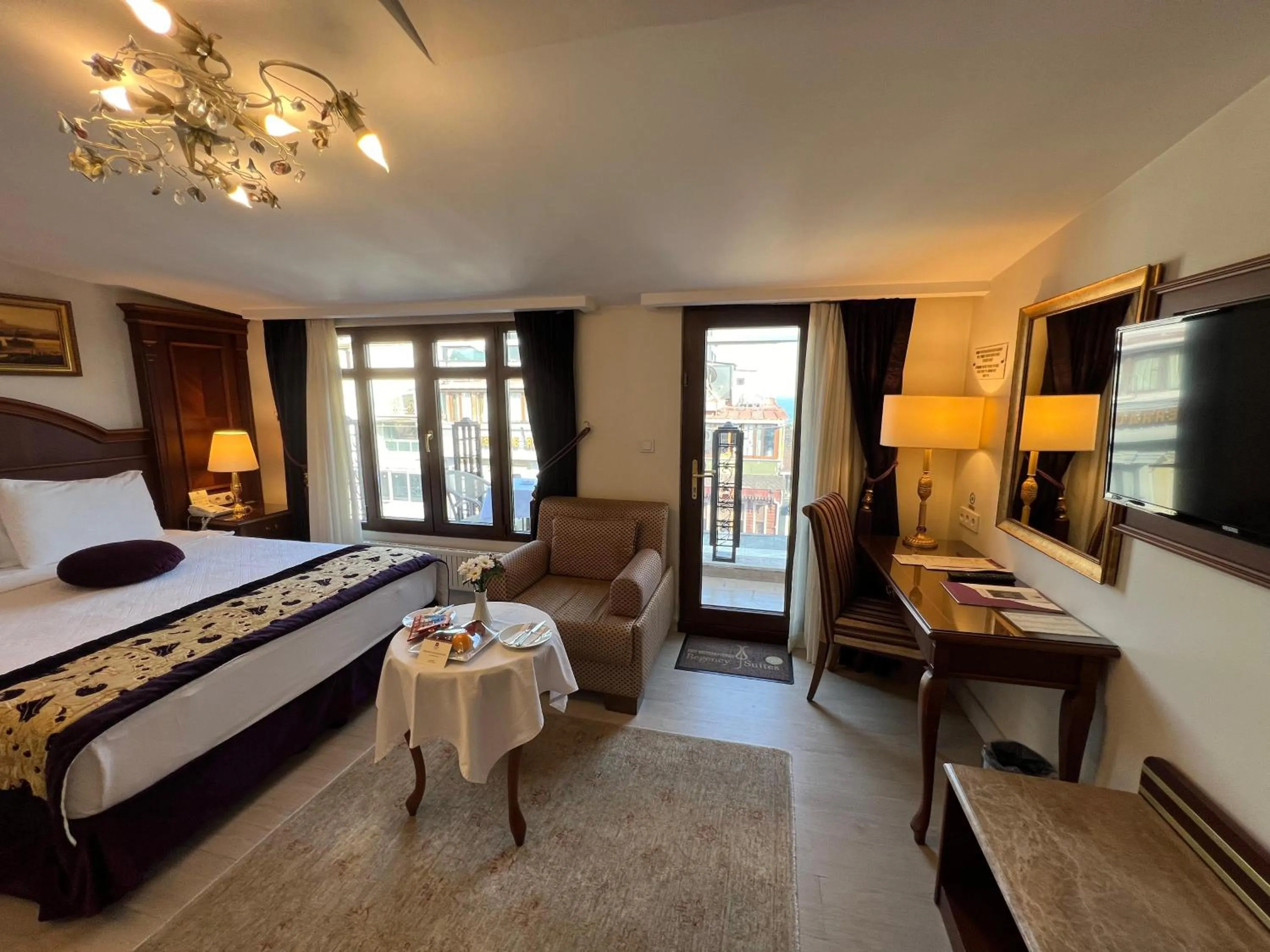 Photo of the whole room, Bed in GLK PREMIER Regency Suites & Spa