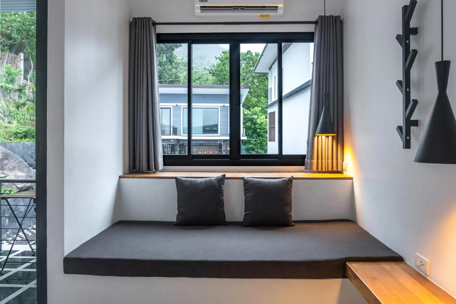 Photo of the whole room, Bed in Chaantalay Hotel