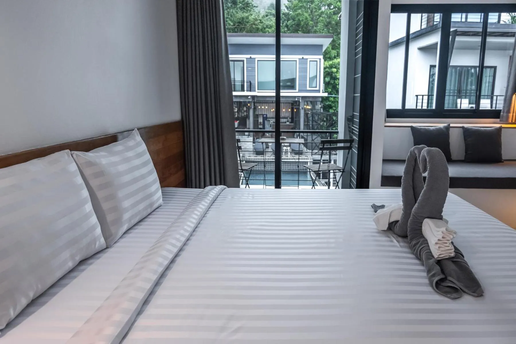 Photo of the whole room, Bed in Chaantalay Hotel