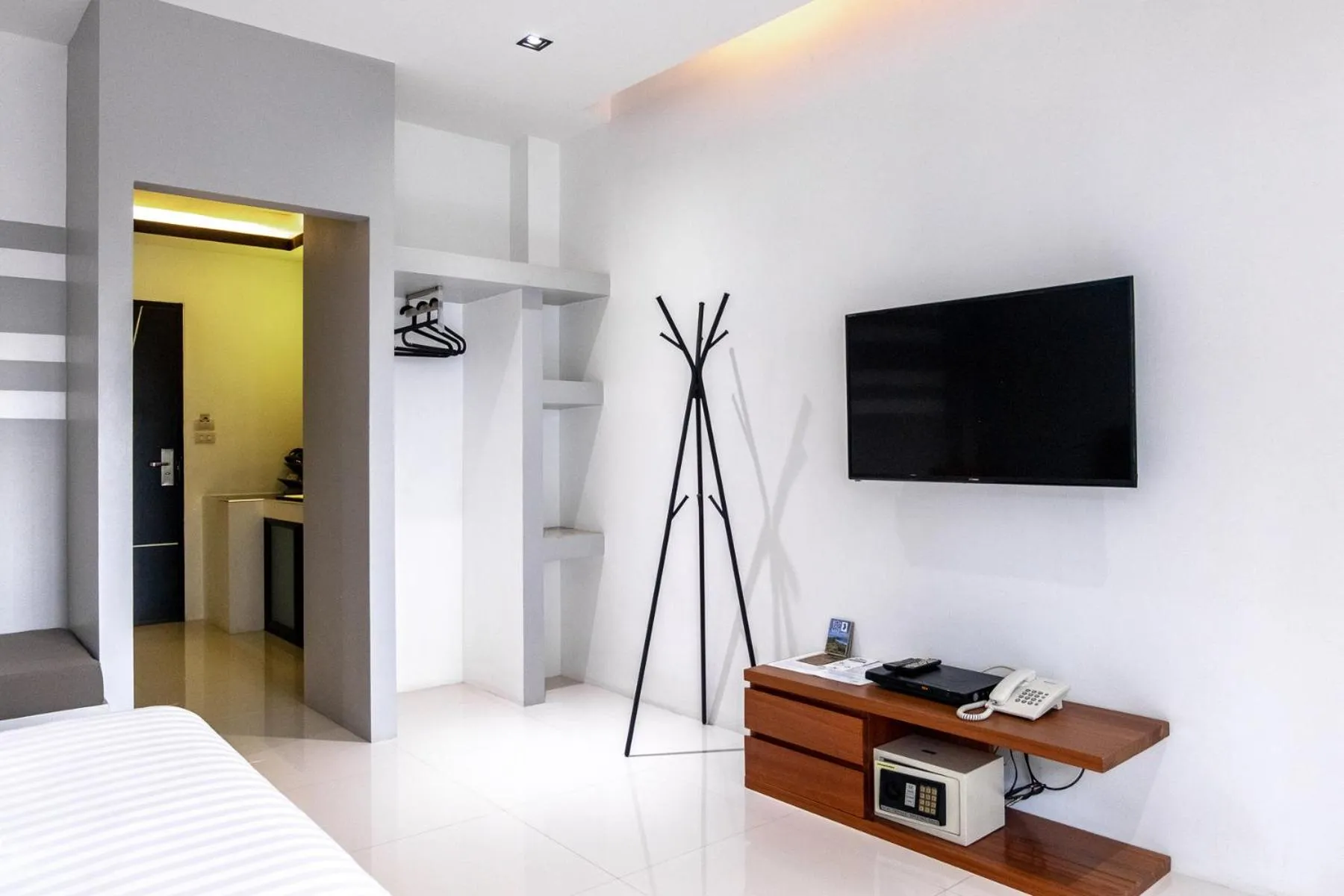 Photo of the whole room, Bed in Chaantalay Hotel