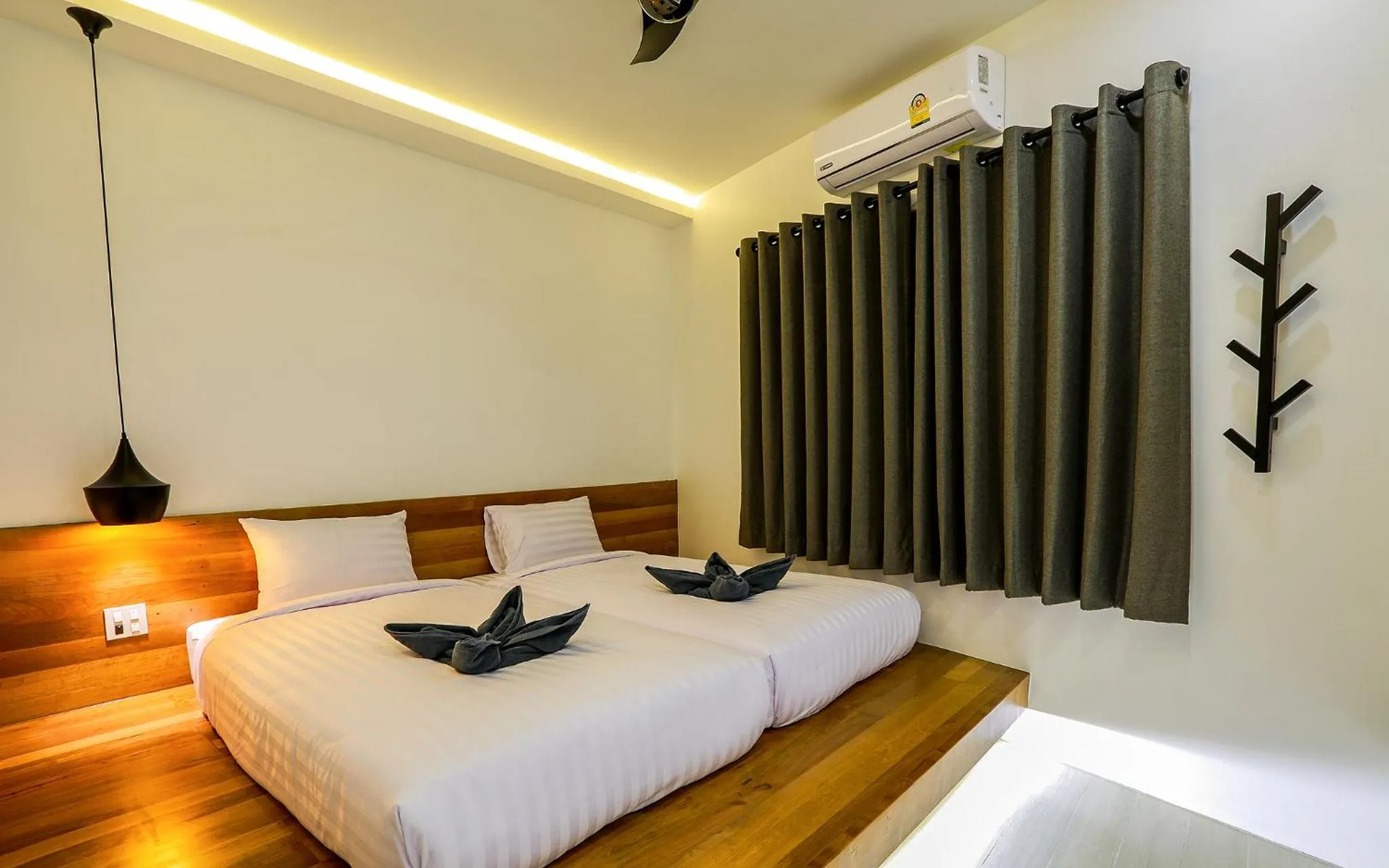 Photo of the whole room, Bed in Chaantalay Hotel