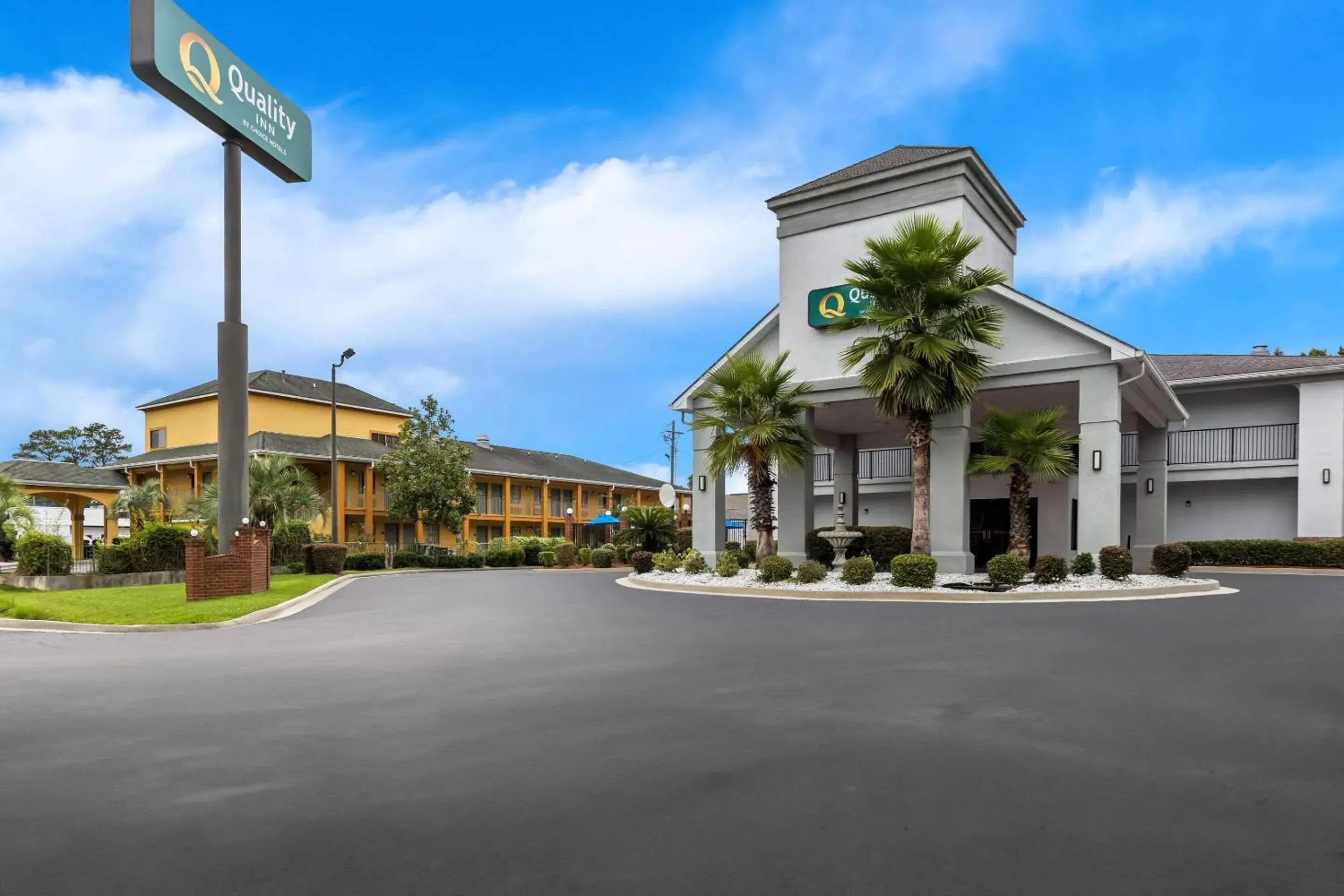 Property building in Quality Inn Port Wentworth Savannah North Property building in Quality Inn Port Wentworth Savannah North