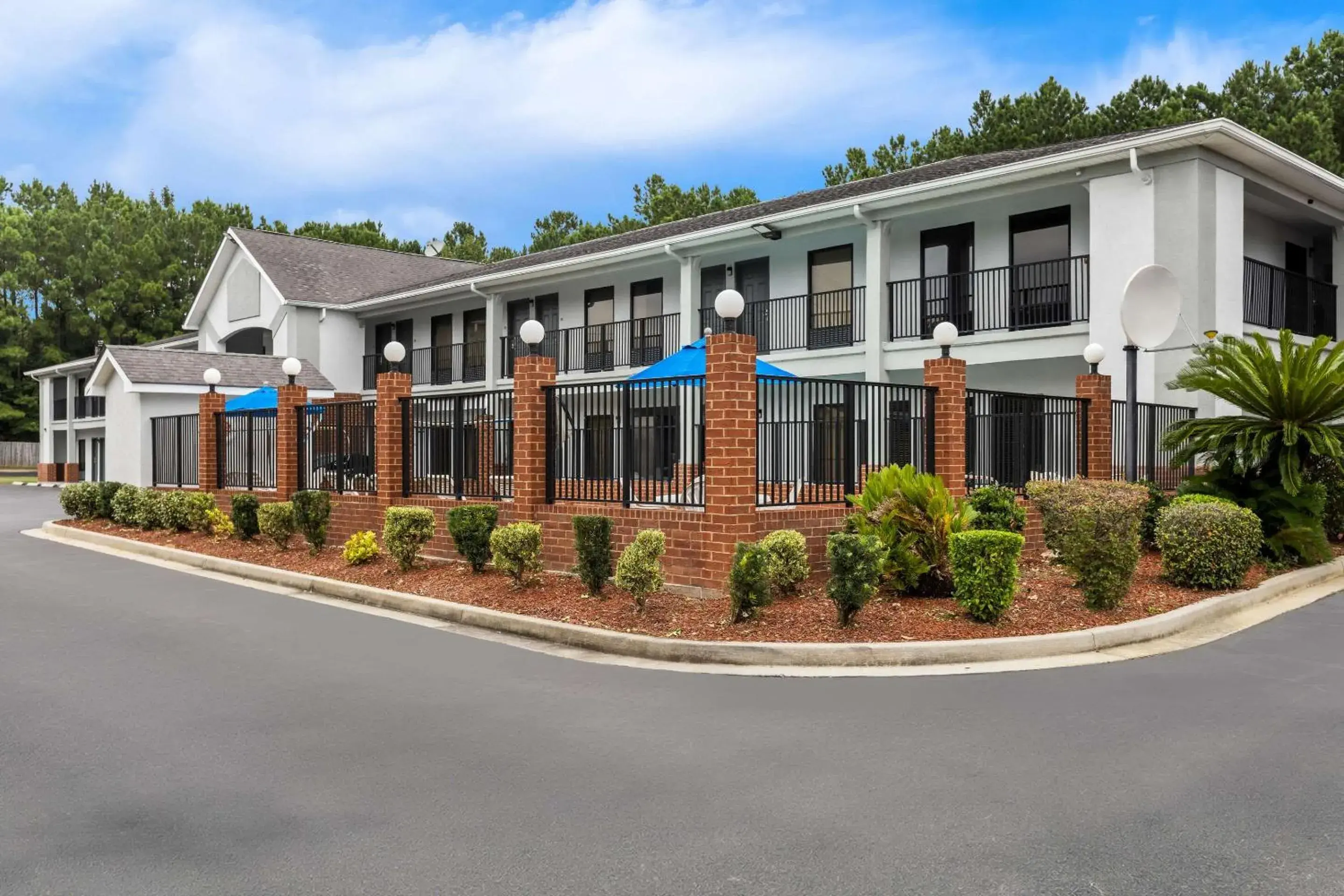 Property building in Quality Inn Port Wentworth Savannah North Property building in Quality Inn Port Wentworth Savannah North