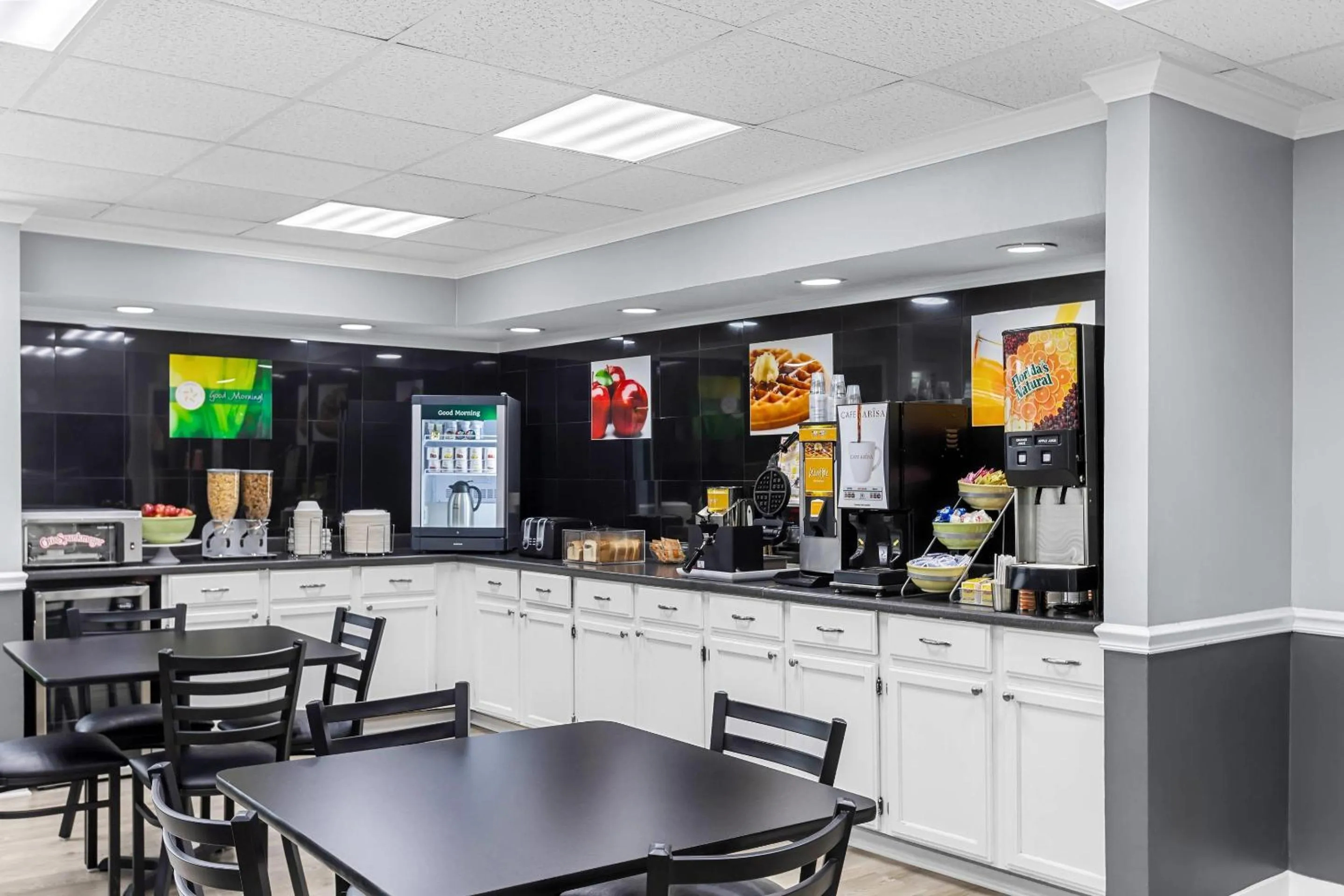 Breakfast in Quality Inn Port Wentworth Savannah North