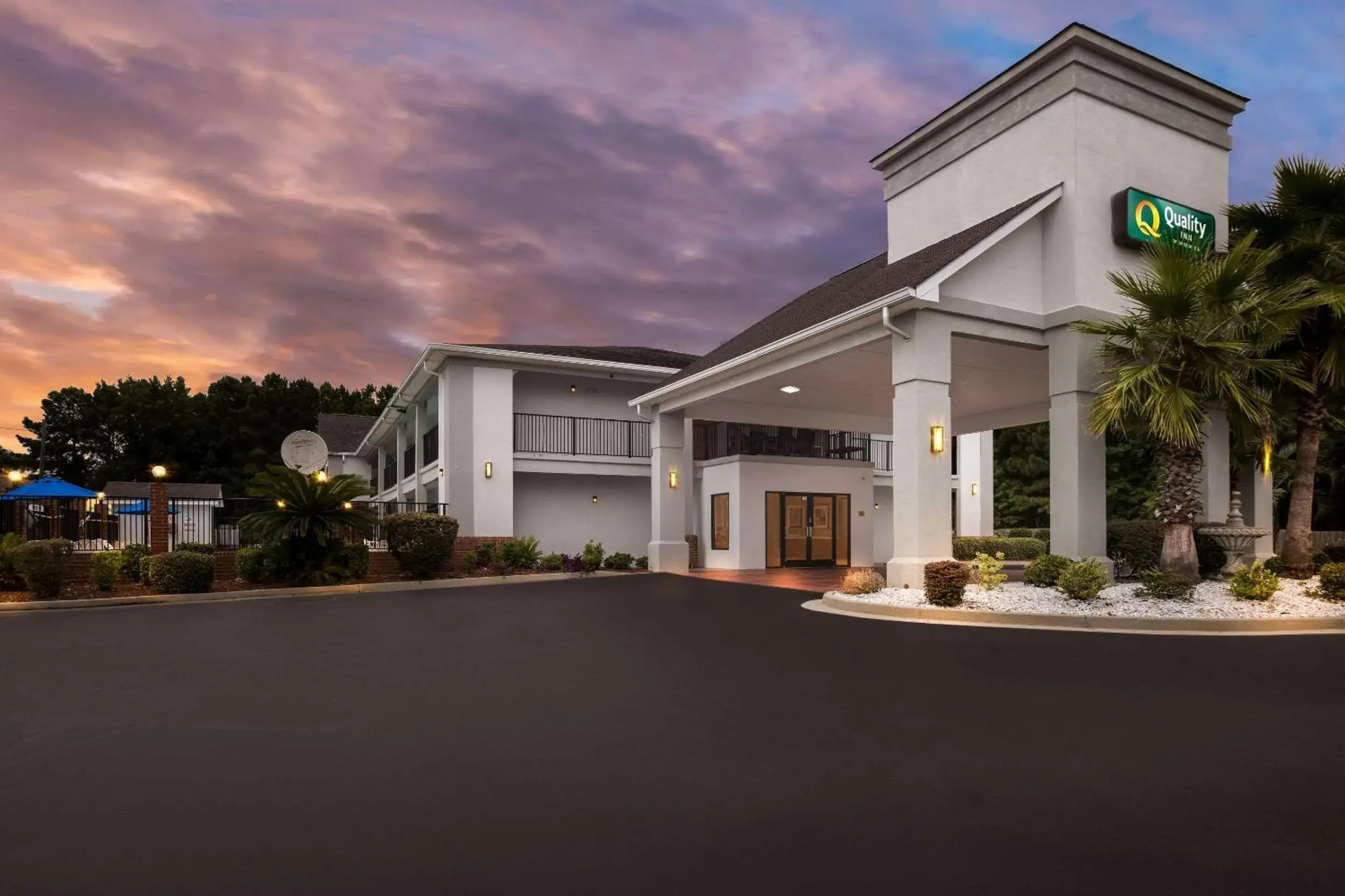 Property building in Quality Inn Port Wentworth Savannah North Property building in Quality Inn Port Wentworth Savannah North