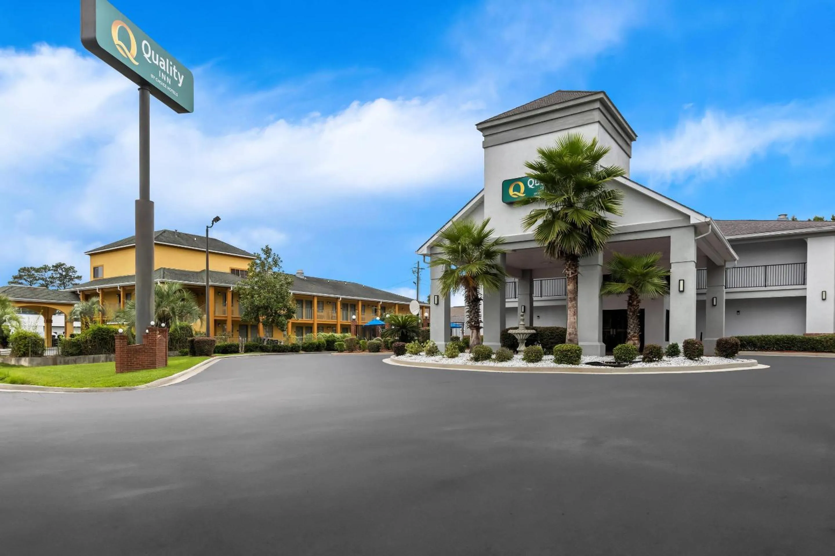 Property building in Quality Inn Port Wentworth Savannah North