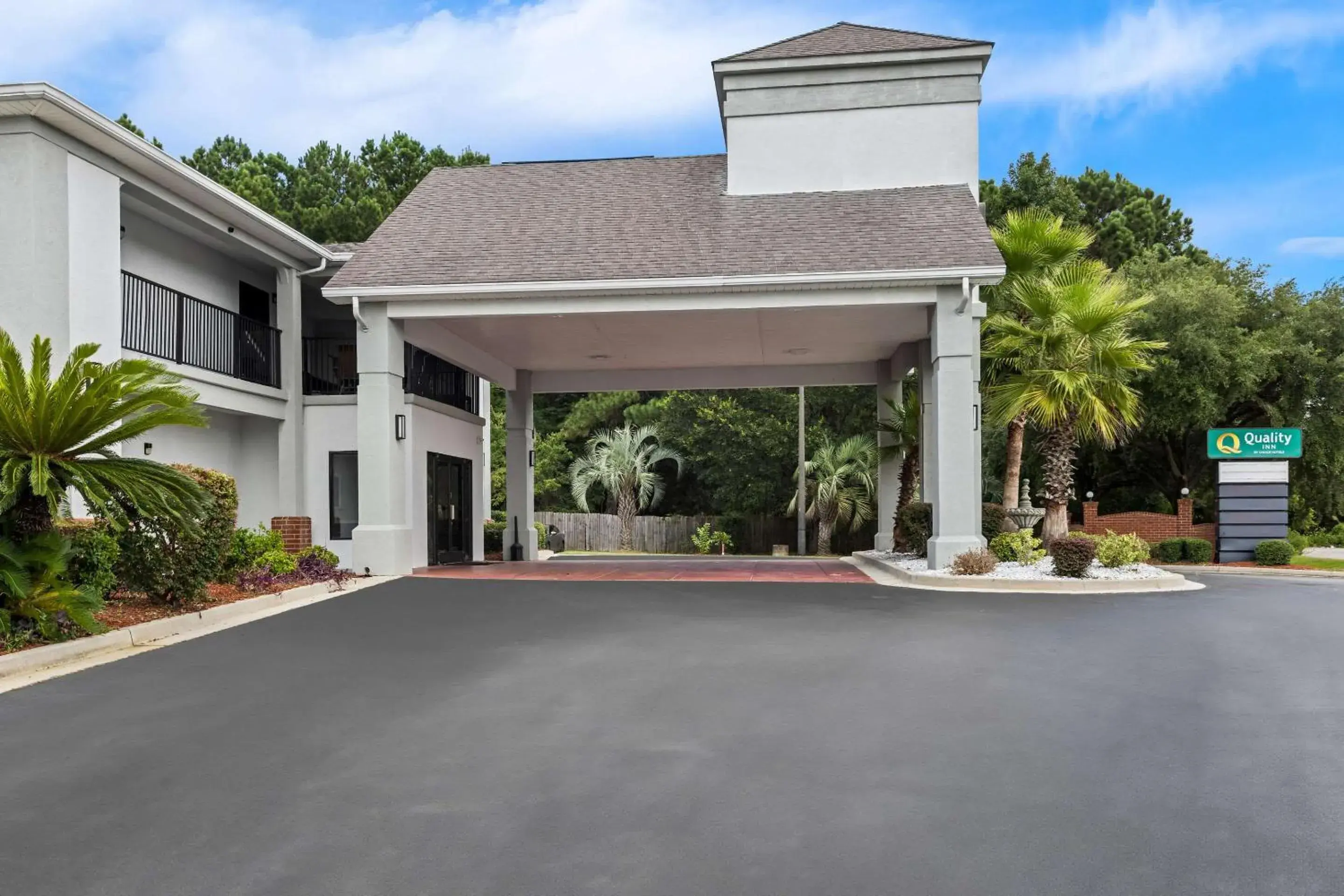Property building in Quality Inn Port Wentworth Savannah North Property building in Quality Inn Port Wentworth Savannah North
