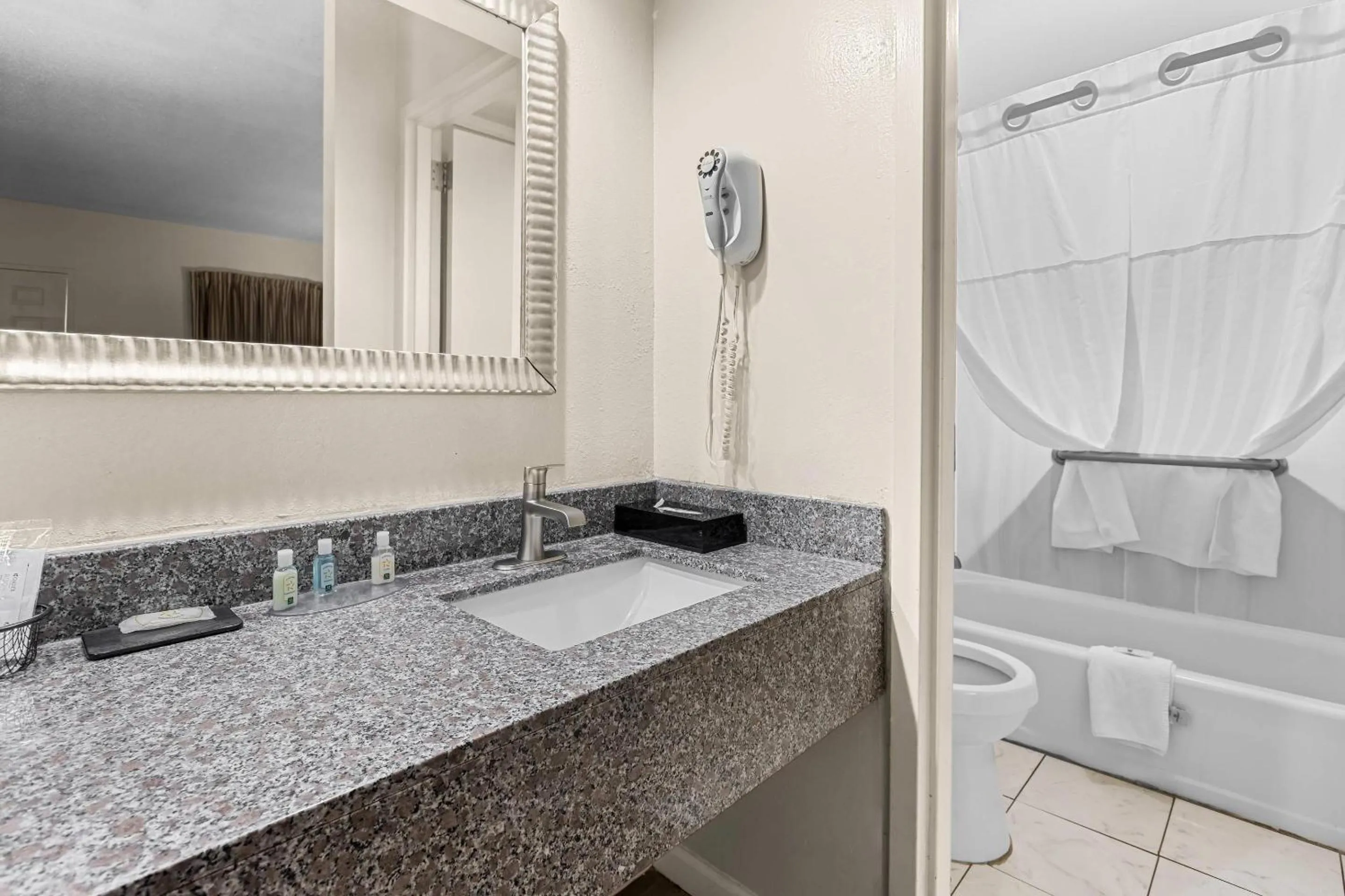 Bedroom in Quality Inn Port Wentworth Savannah North