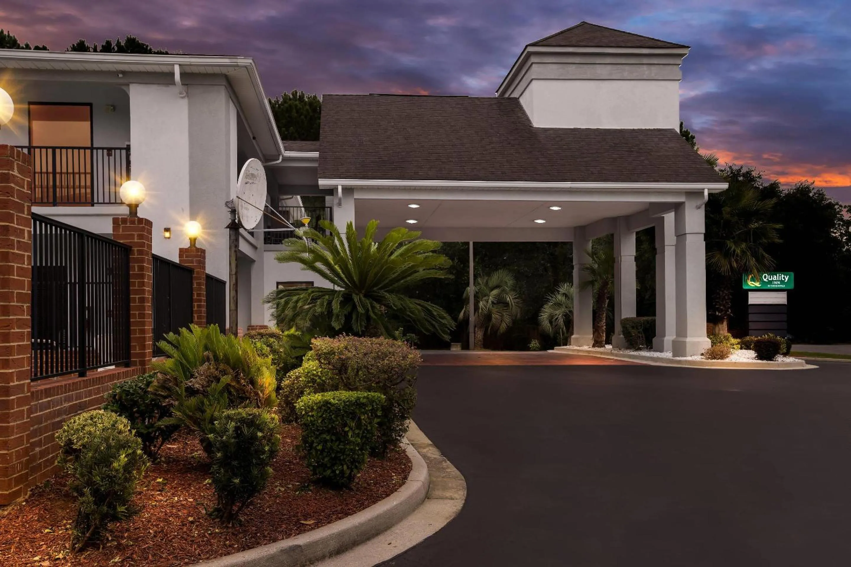 Property building in Quality Inn Port Wentworth Savannah North