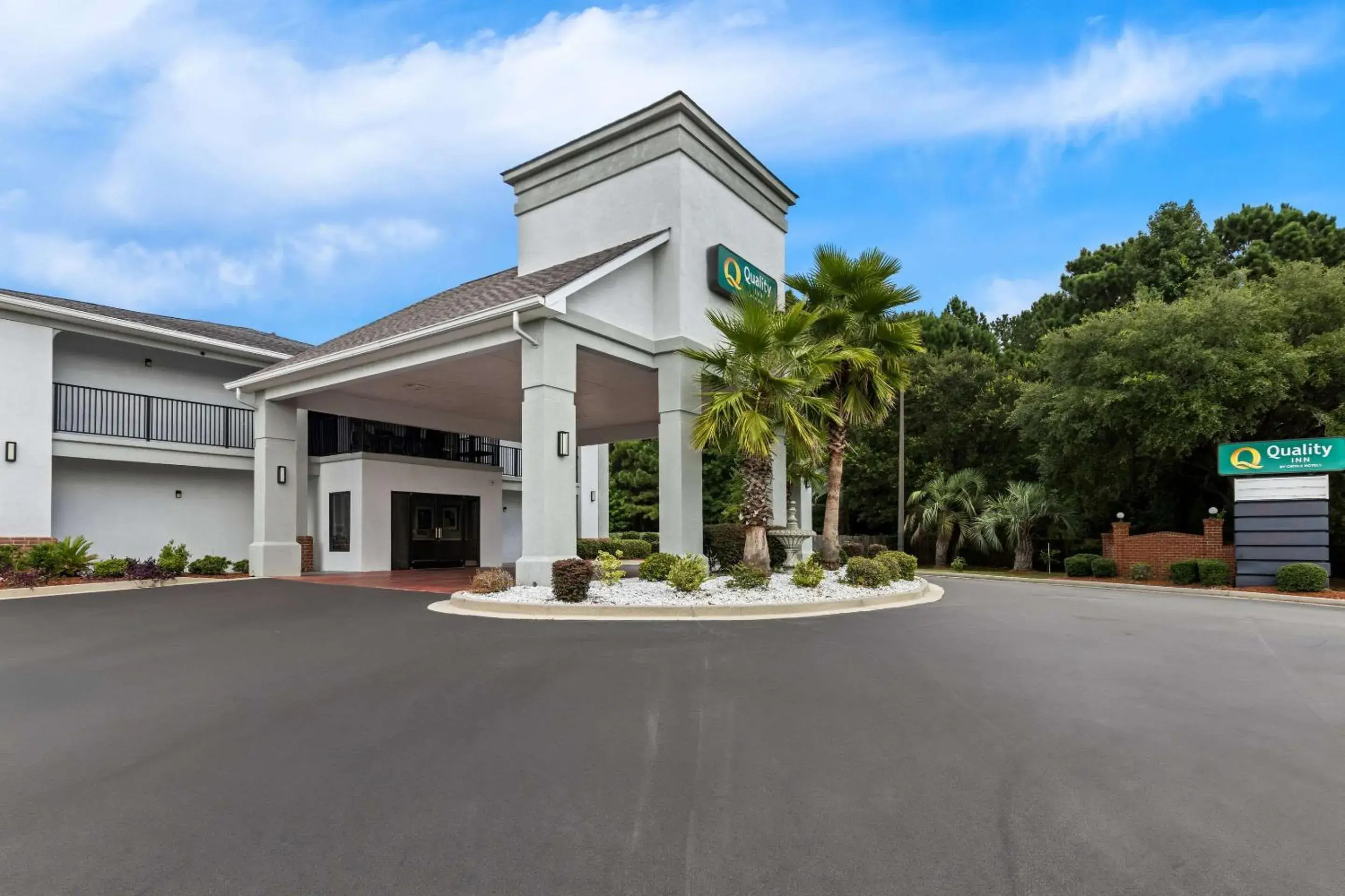 Property building in Quality Inn Port Wentworth Savannah North Property building in Quality Inn Port Wentworth Savannah North