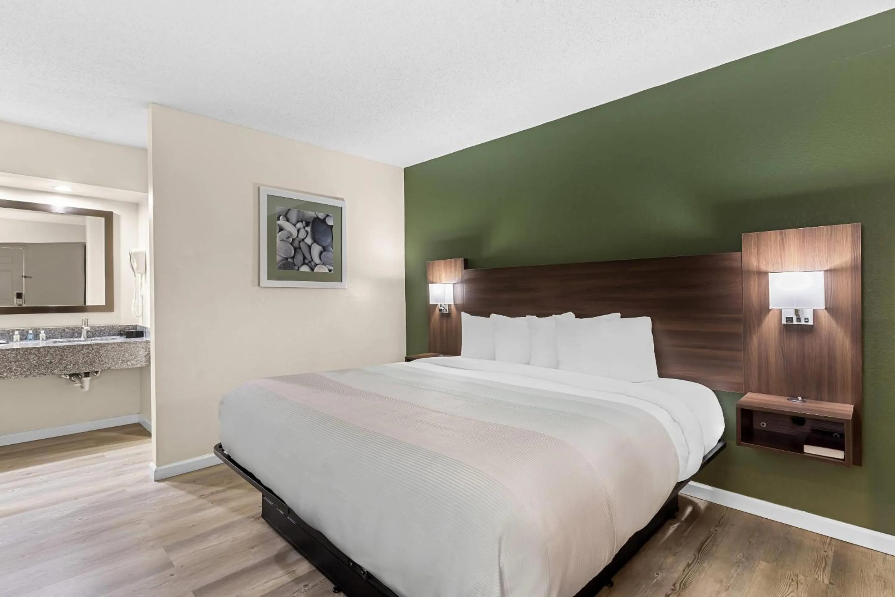 Bedroom, Bed in Quality Inn Port Wentworth Savannah North