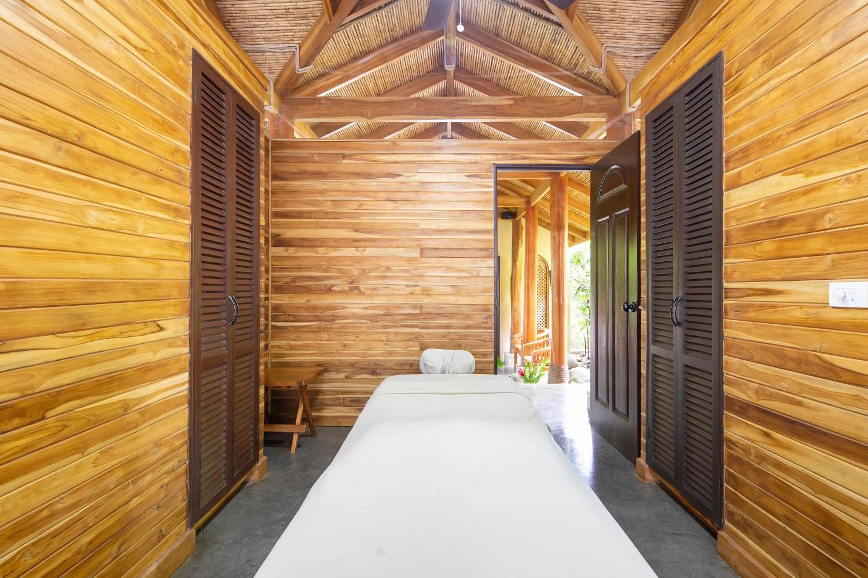 Massage, Bed in Bodhi Tree Yoga Resort