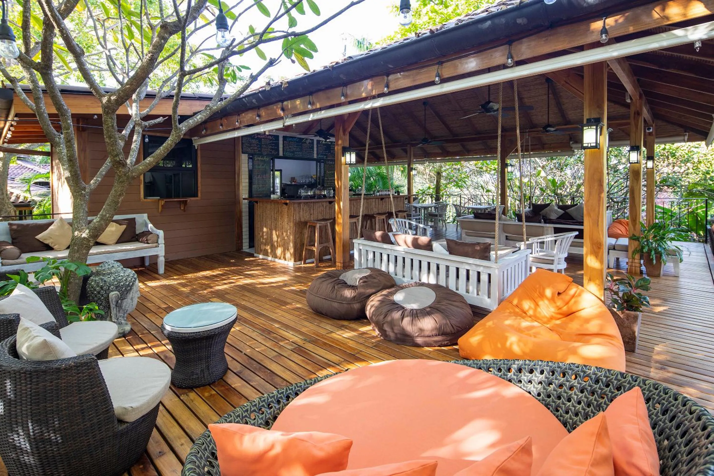 Lounge or bar in Bodhi Tree Yoga Resort
