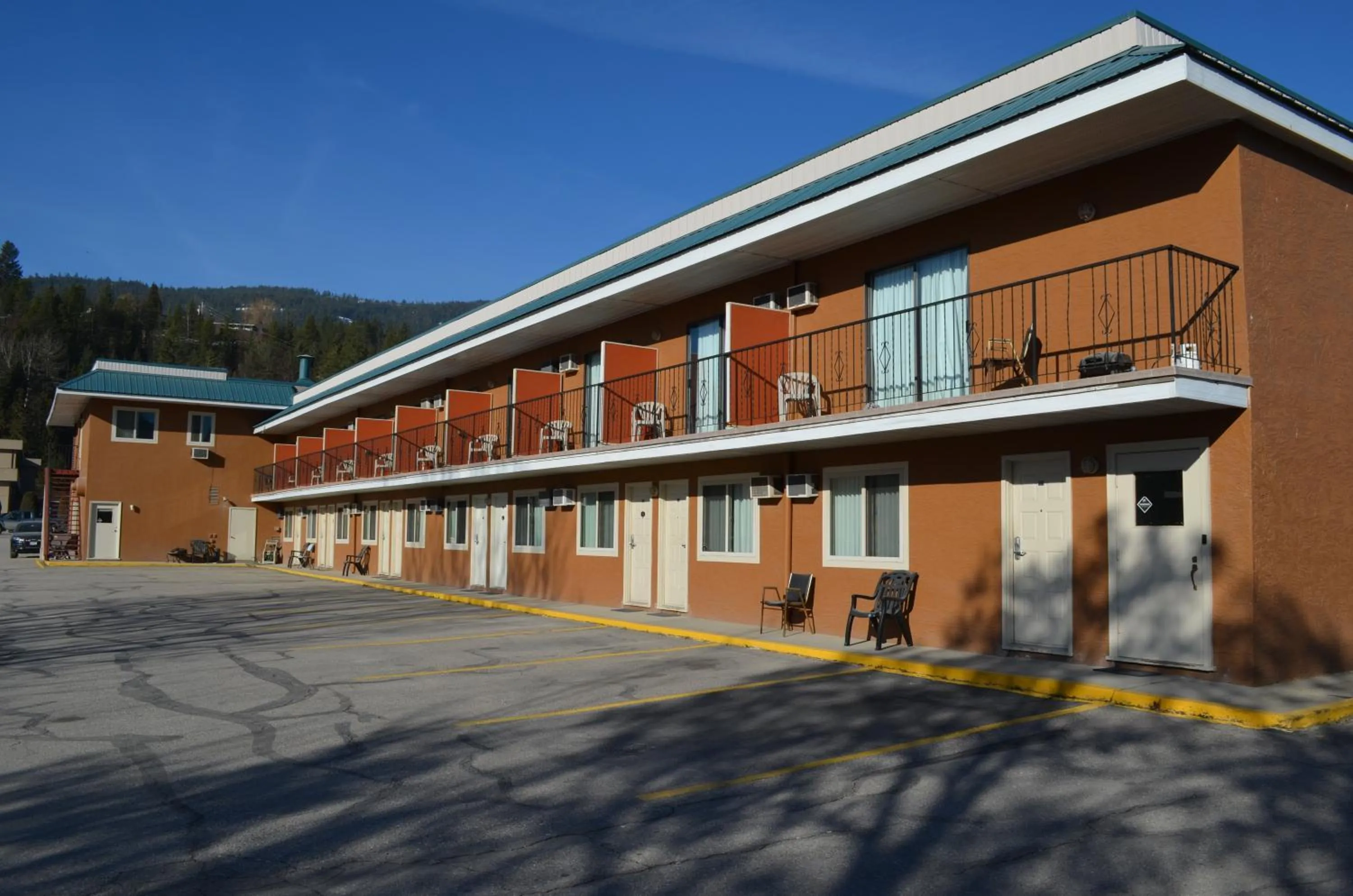 Facade/entrance in Canadas Best Value Inn & Suites-Castlegar