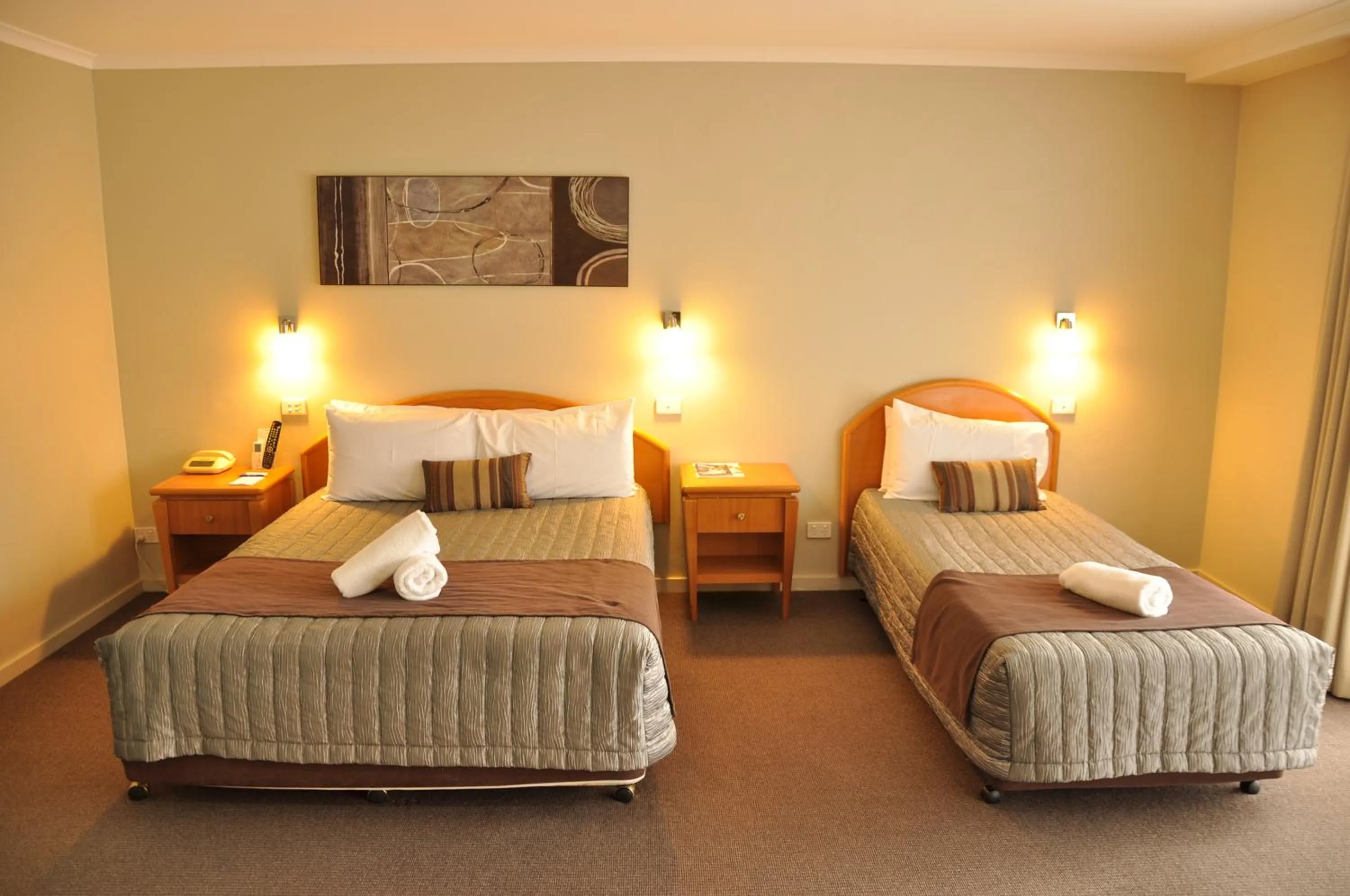 Living room, Bed in Chittaway Motel