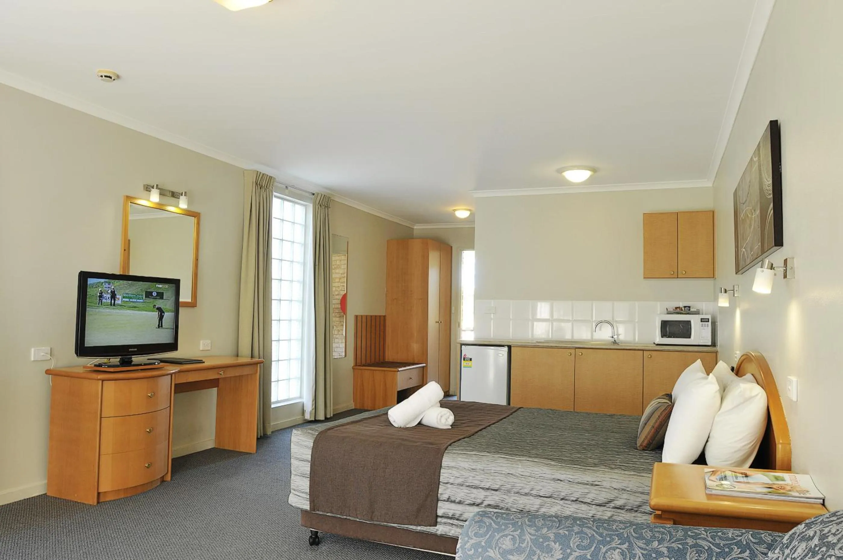 Bed in Chittaway Motel