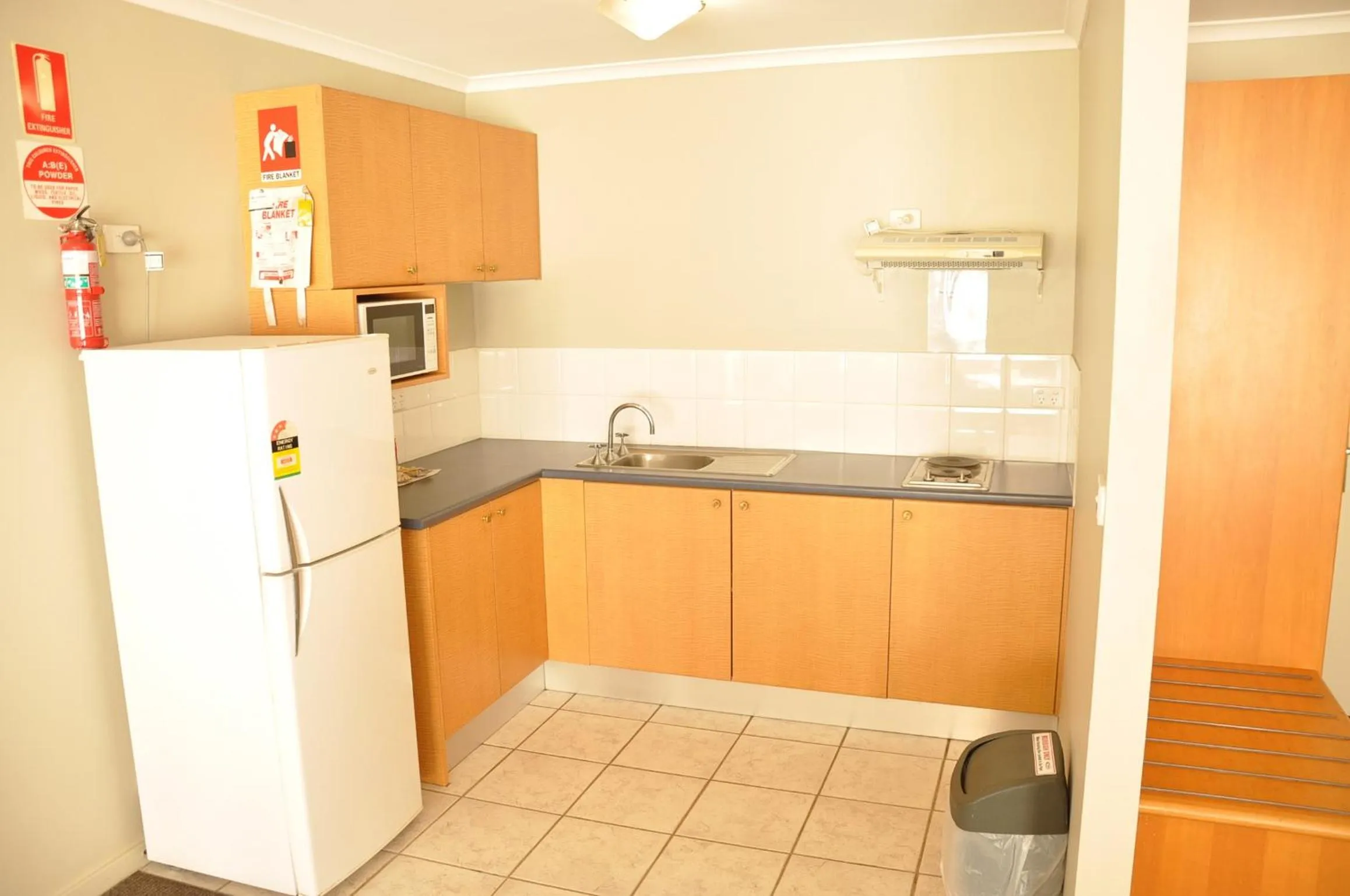 Kitchen or kitchenette in Chittaway Motel