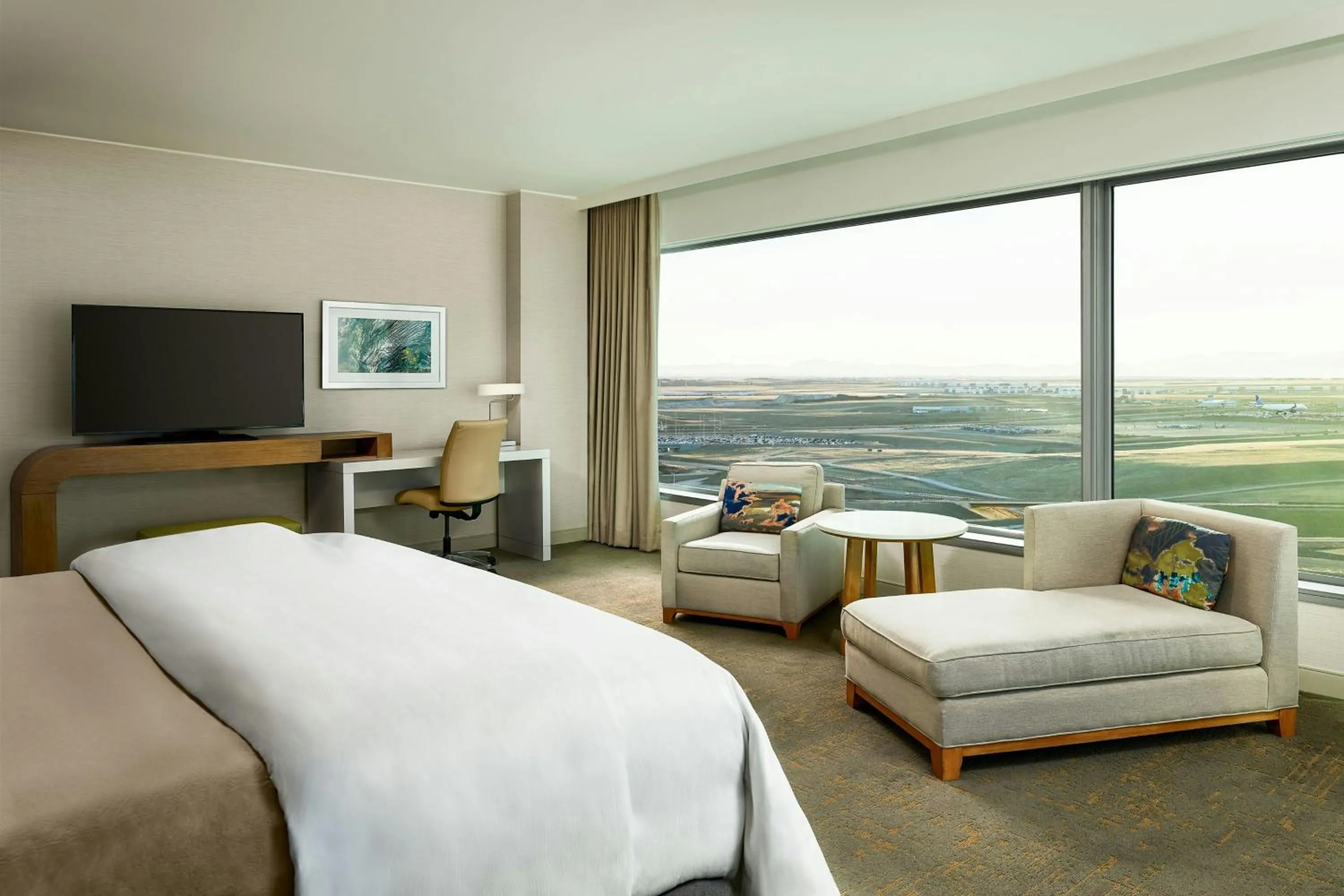 Photo of the whole room, Bed in The Westin Denver International Airport