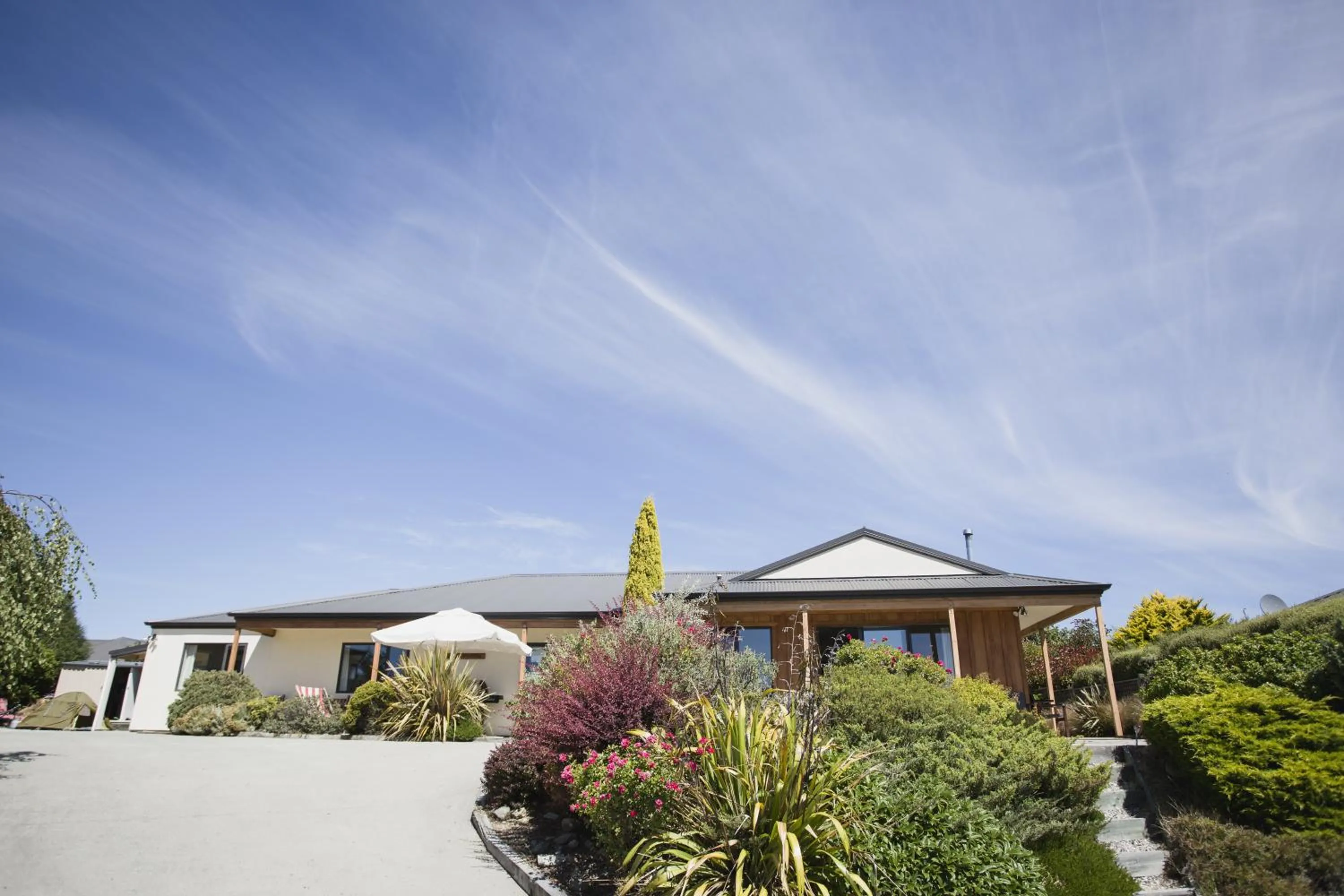 Apollo Lodge and Apartment