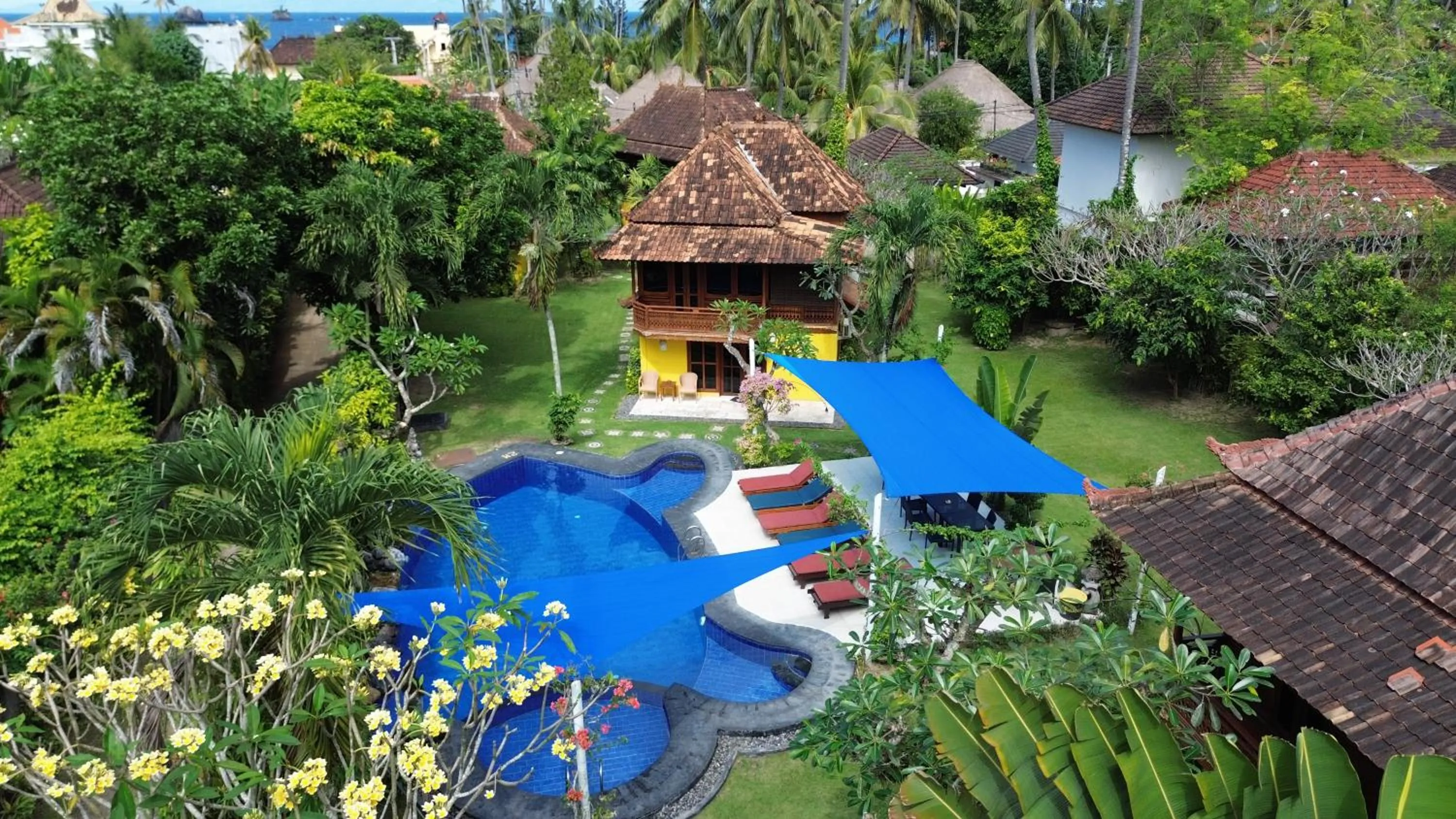 Swimming pool in Kura Kura Villas & Candidasa Mini Golf