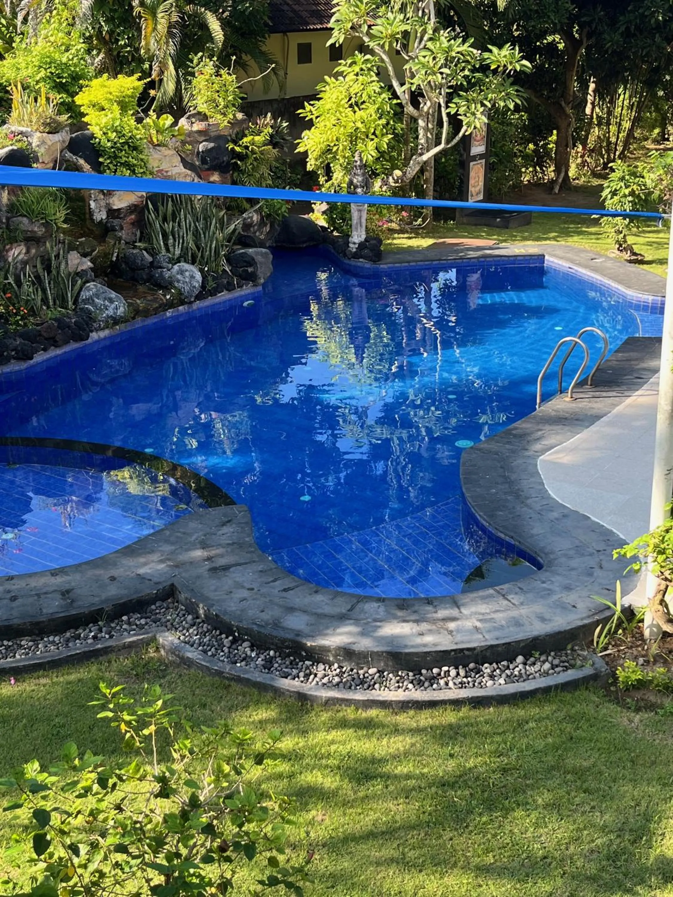 Swimming pool in Kura Kura Villas & Candidasa Mini Golf