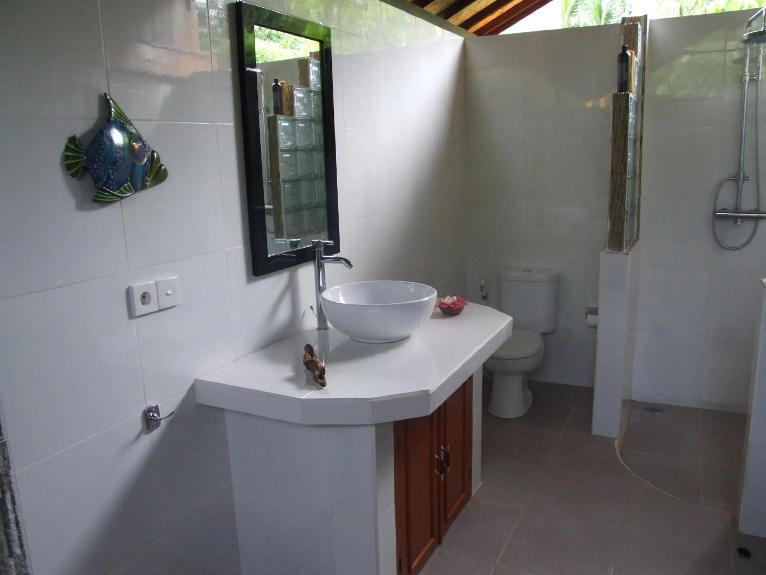 Bathroom in Kura Kura Villas & Candidasa Mini Golf