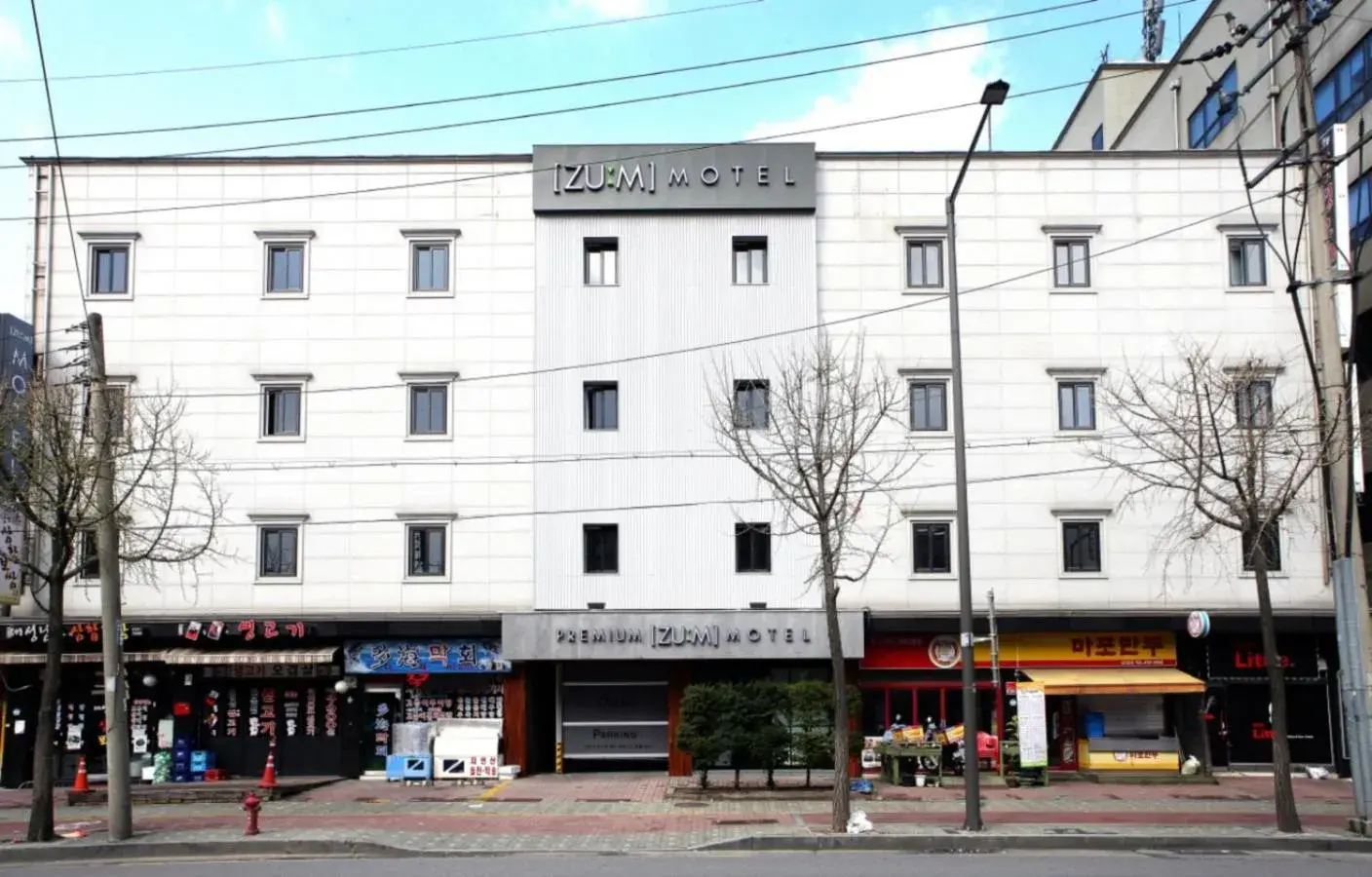 Property building in ZUM Motel Property building in ZUM Motel