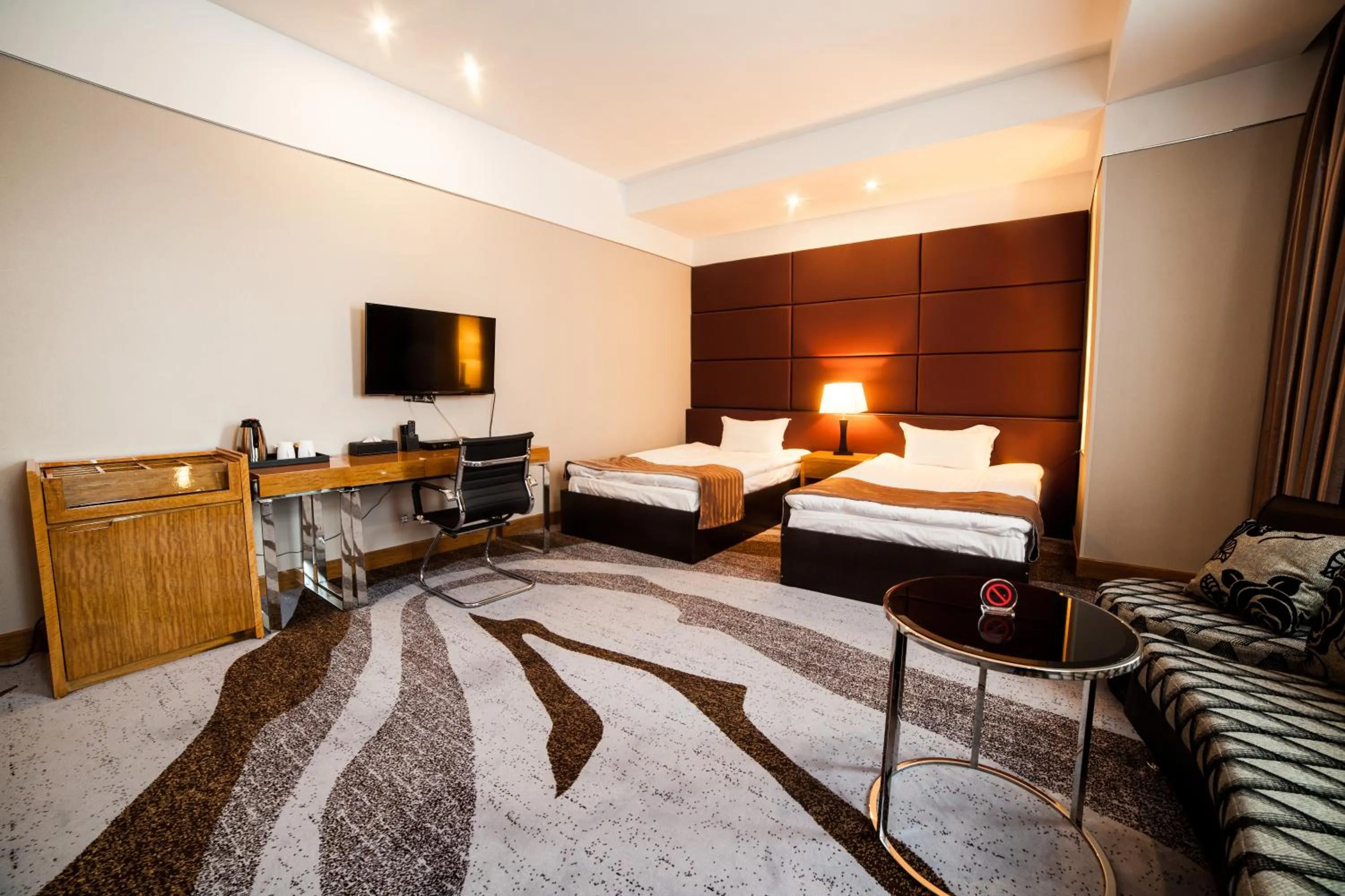 Photo of the whole room, Bed in Absolute Hotel