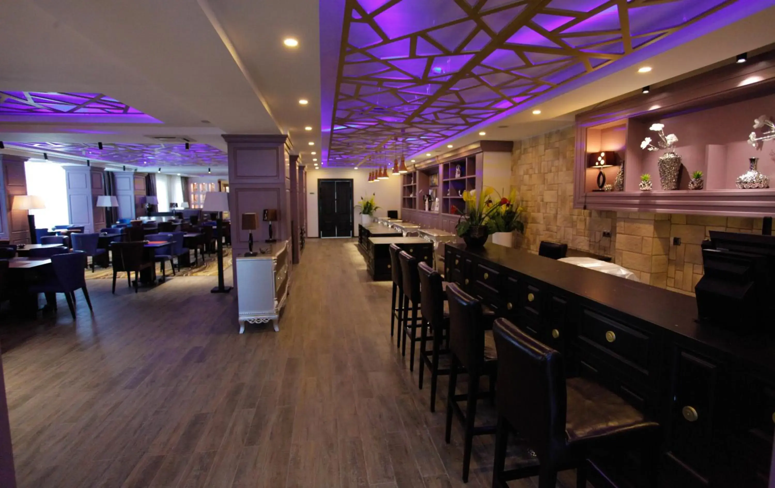 Restaurant/places to eat in Absolute Hotel Restaurant/places to eat in Absolute Hotel