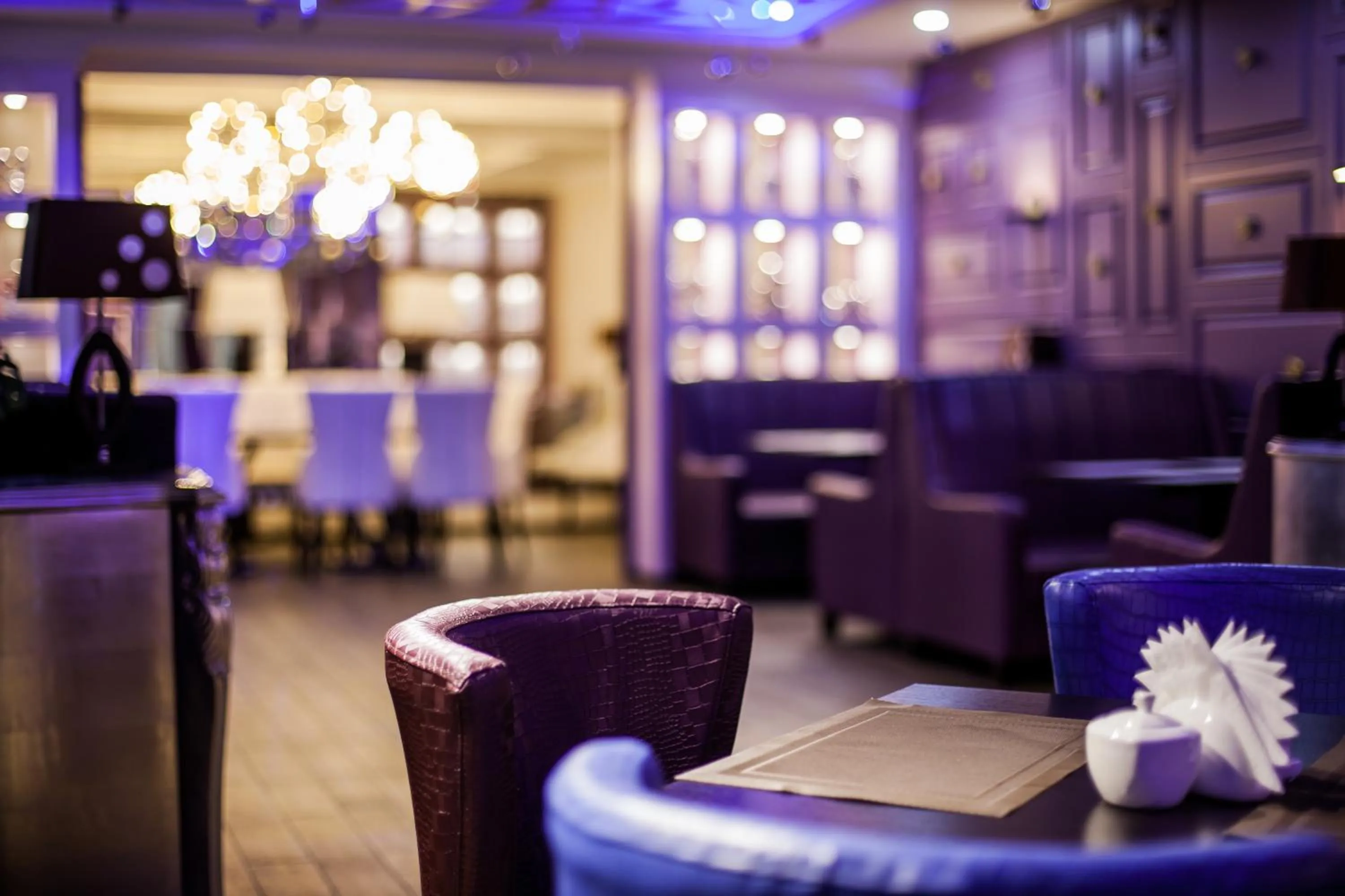 Restaurant/places to eat in Absolute Hotel