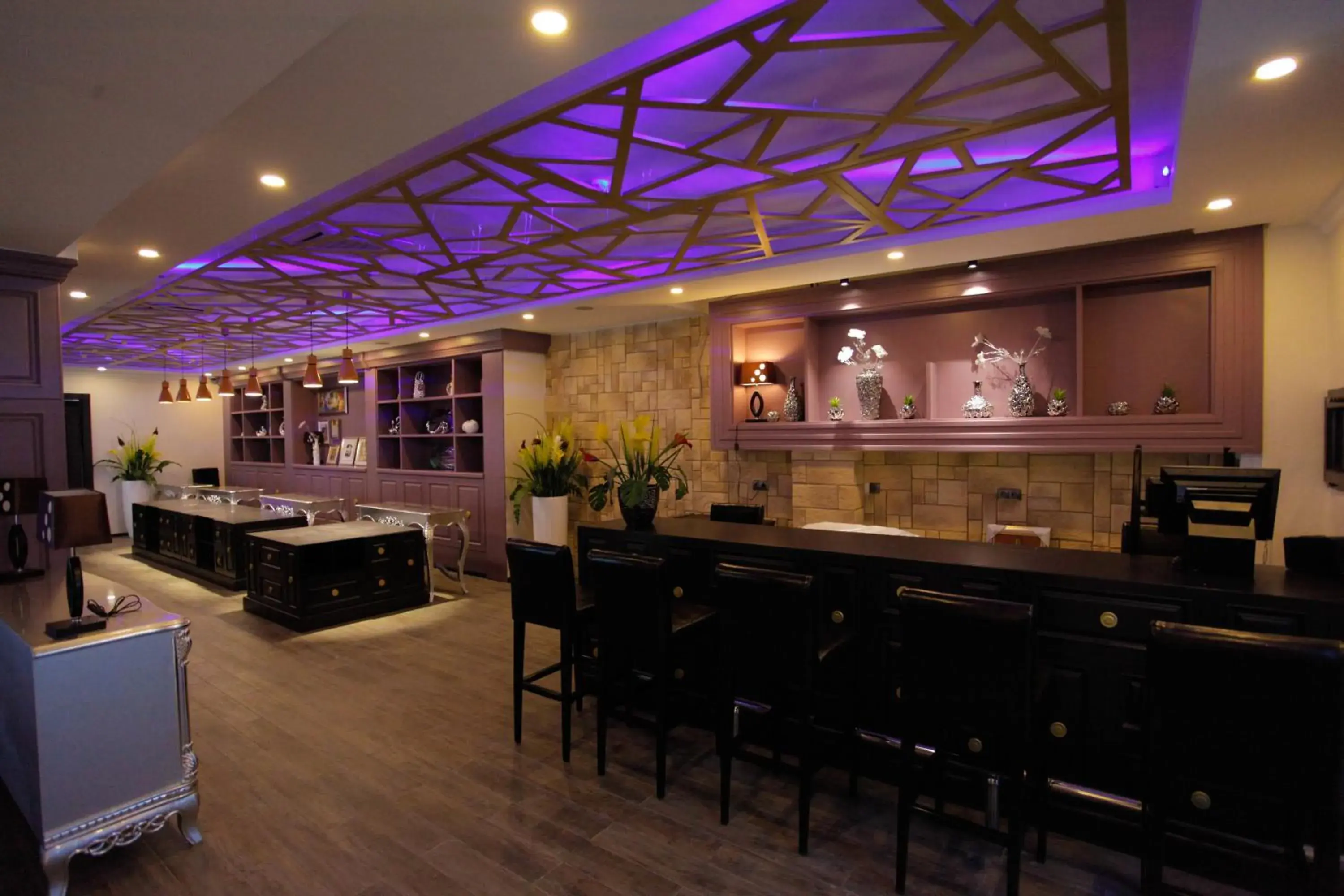 Restaurant/places to eat in Absolute Hotel Restaurant/places to eat in Absolute Hotel