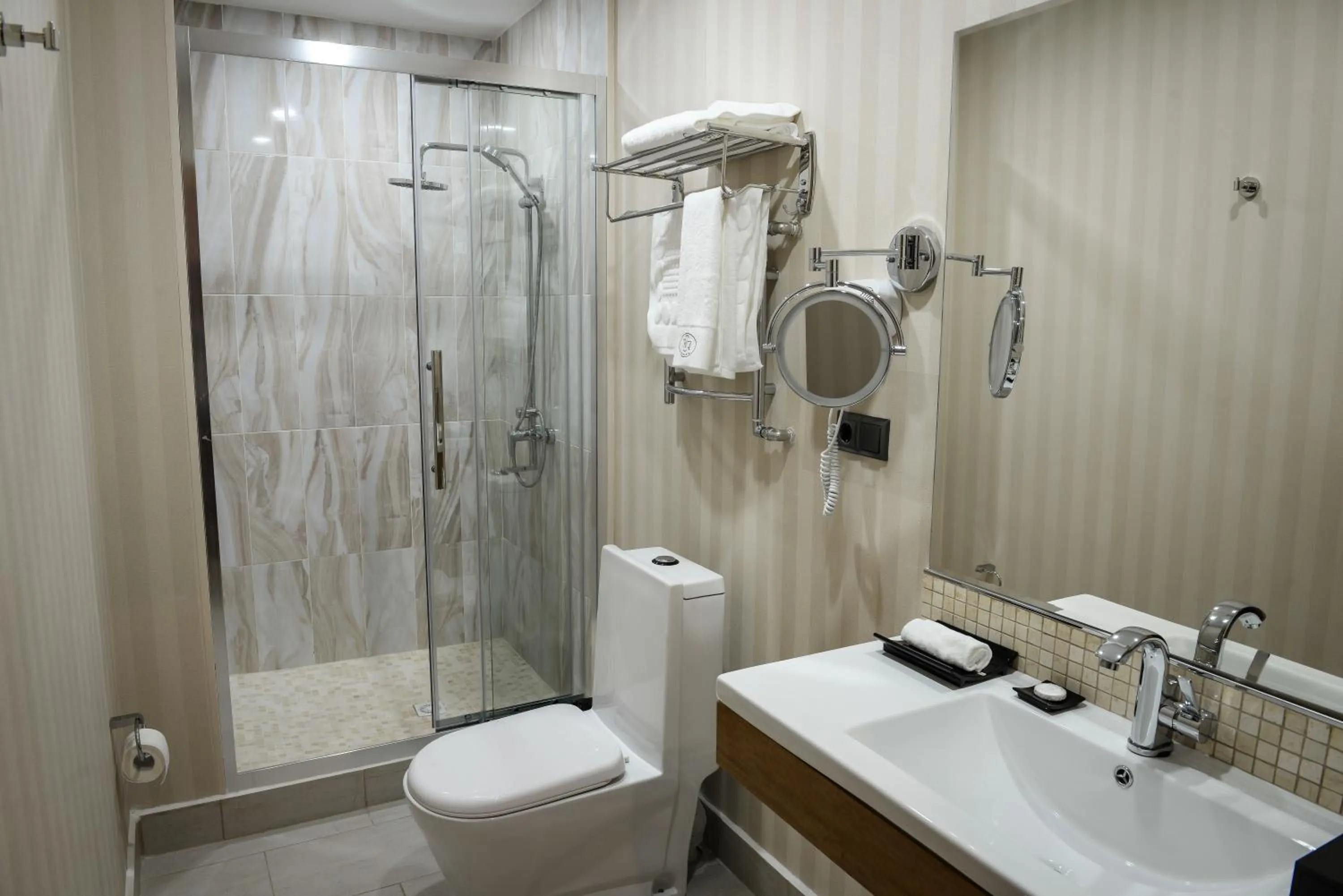 Shower in Absolute Hotel