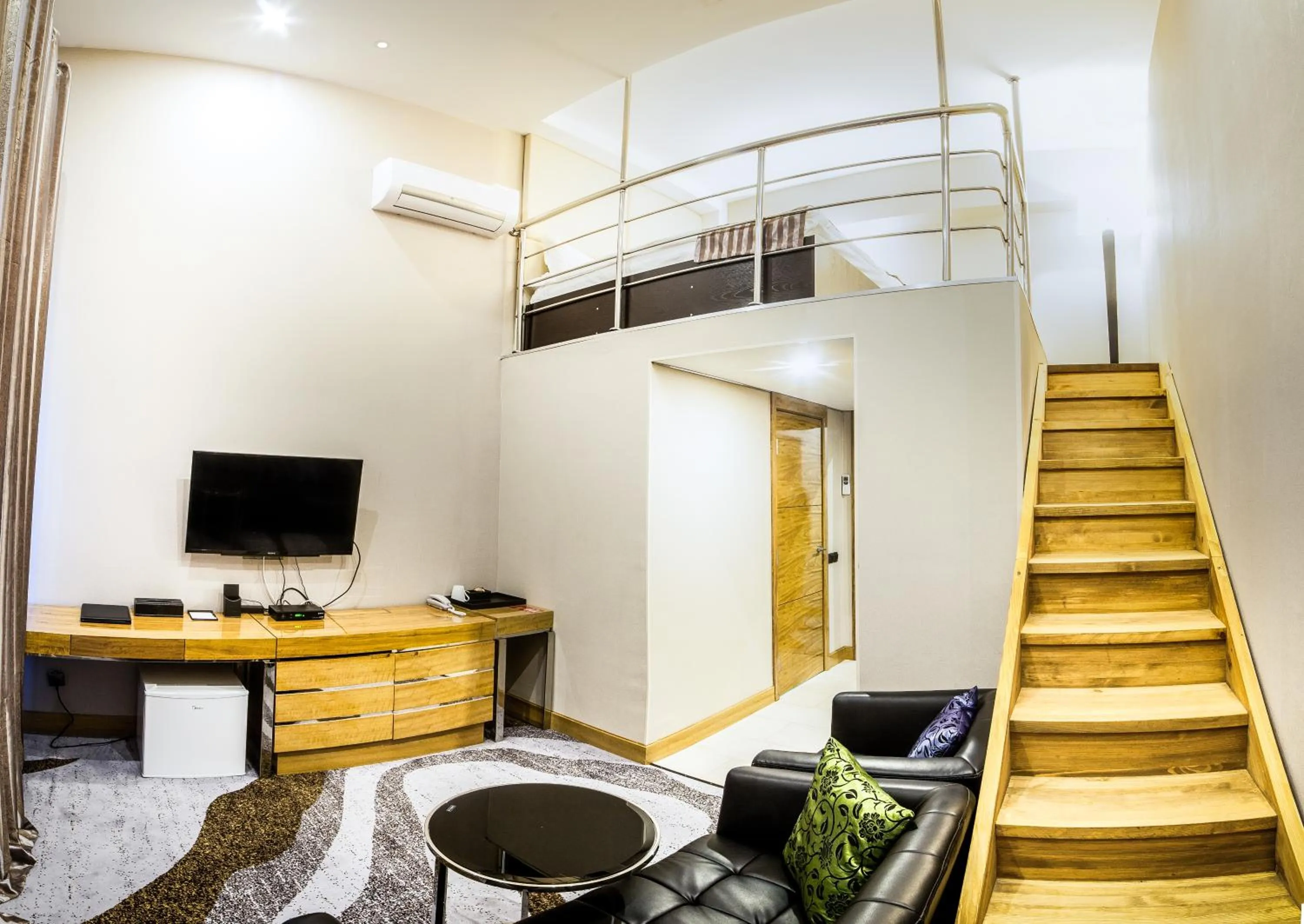 Photo of the whole room in Absolute Hotel