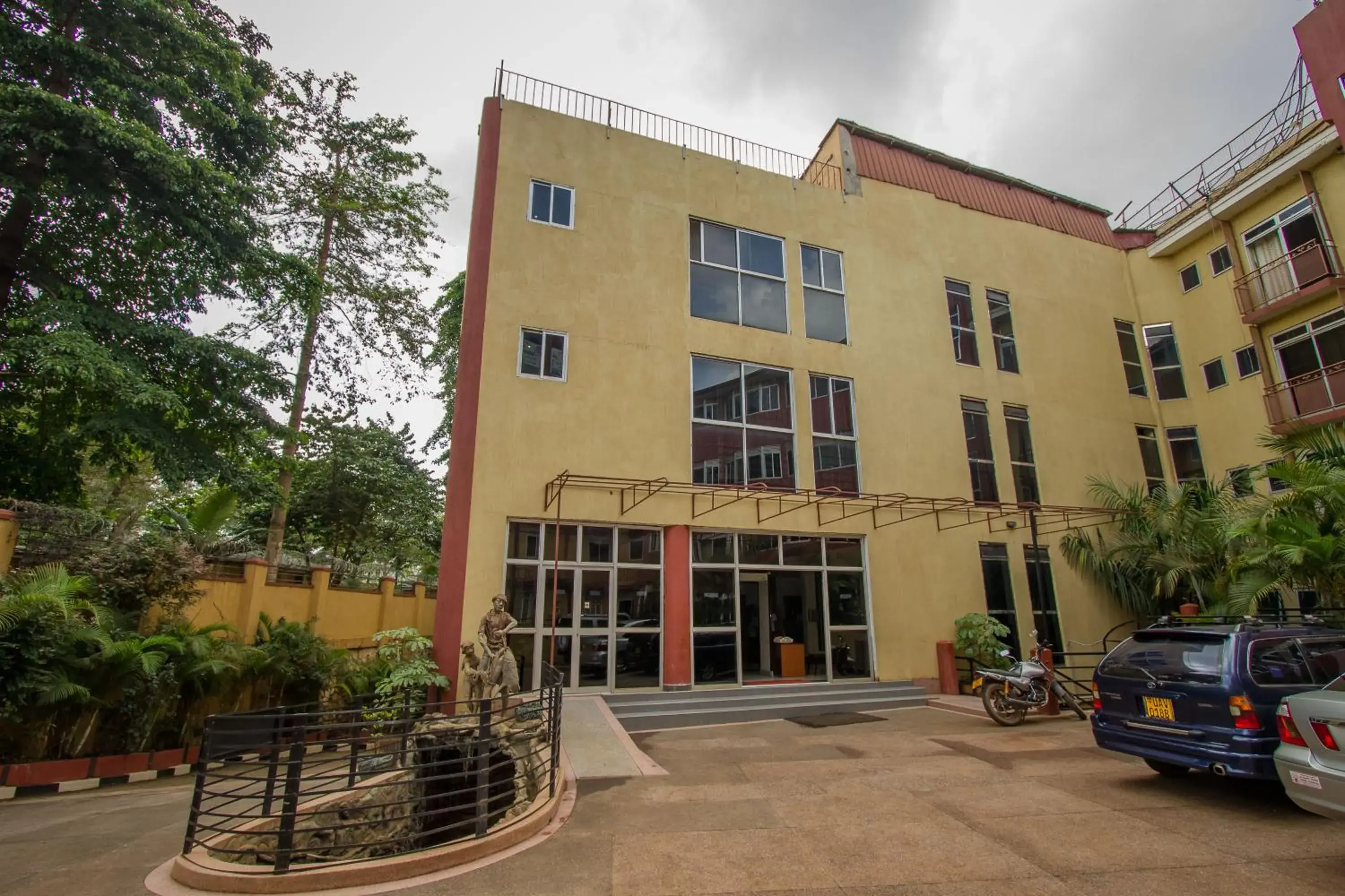 Facade/entrance in Grand Global Hotel Facade/entrance in Grand Global Hotel