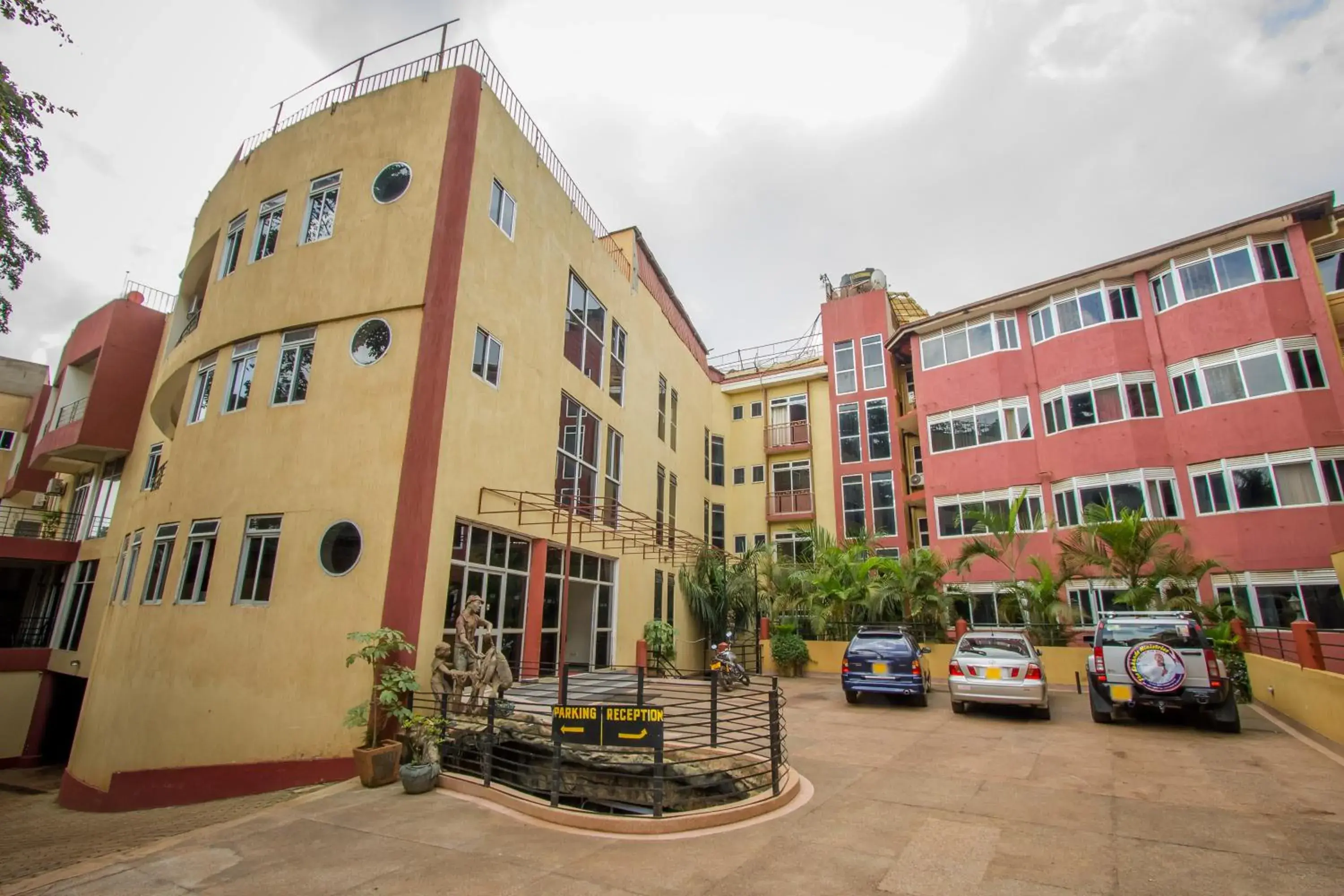 Facade/entrance in Grand Global Hotel Facade/entrance in Grand Global Hotel