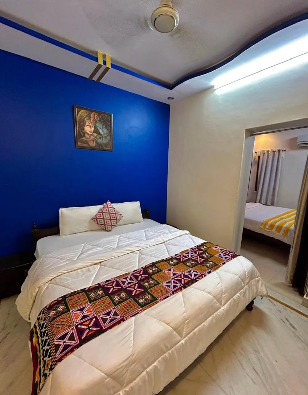 Bed in Golden Marigold Hotel