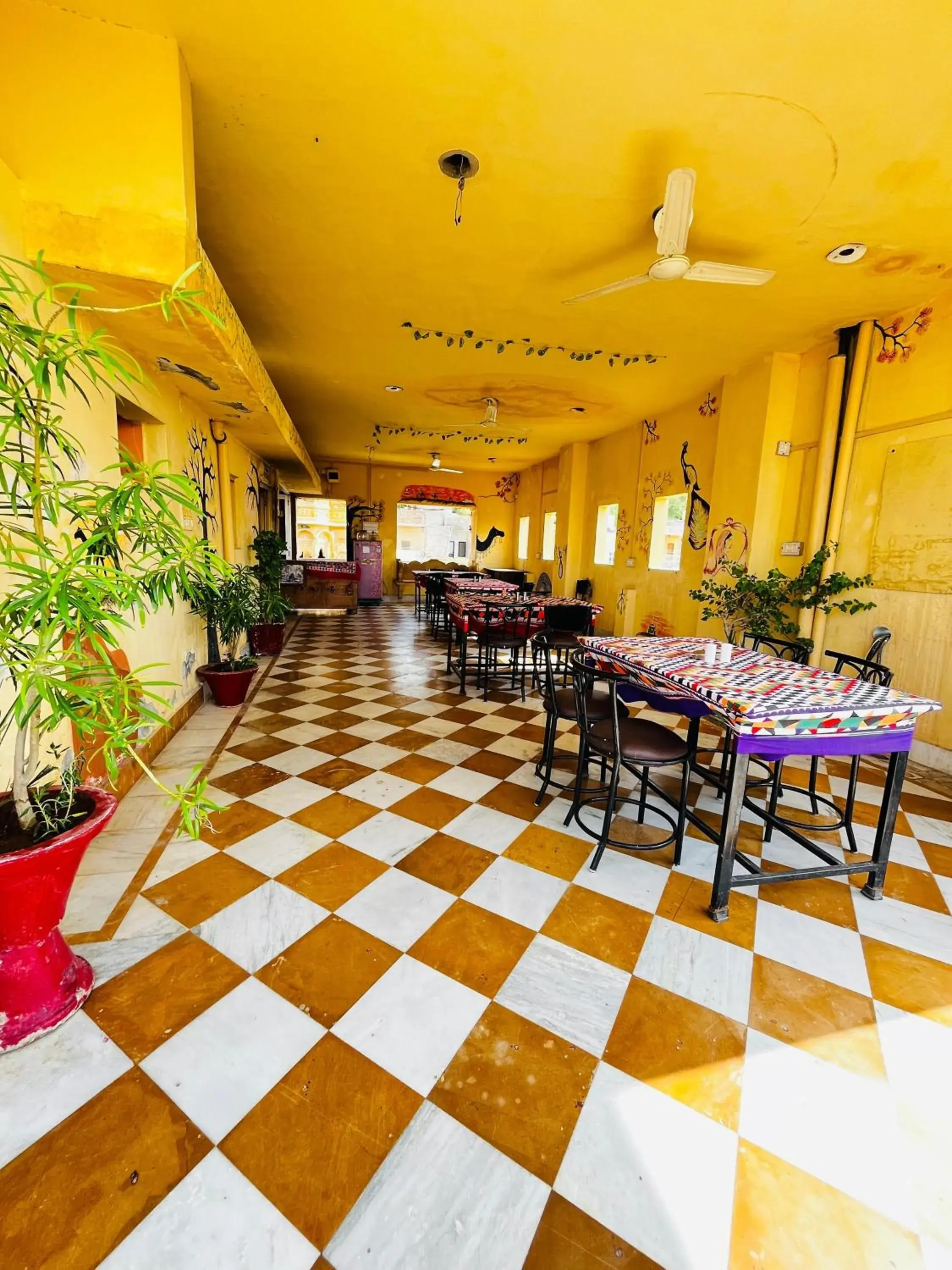 Restaurant/places to eat in Golden Marigold Hotel Restaurant/places to eat in Golden Marigold Hotel