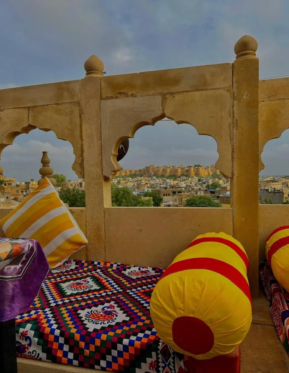 Restaurant/places to eat, Bed in Golden Marigold Hotel